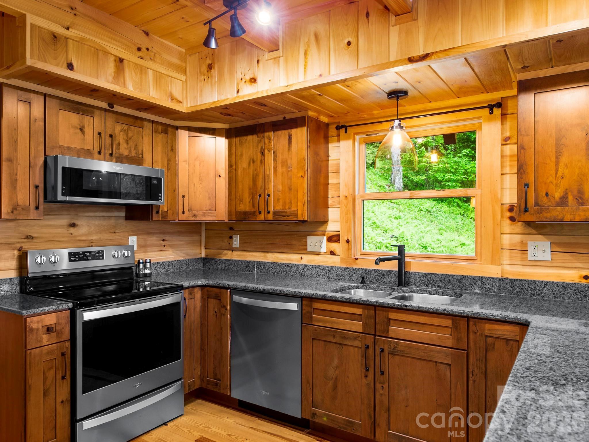 84 Sky Drive — Maggie Valley