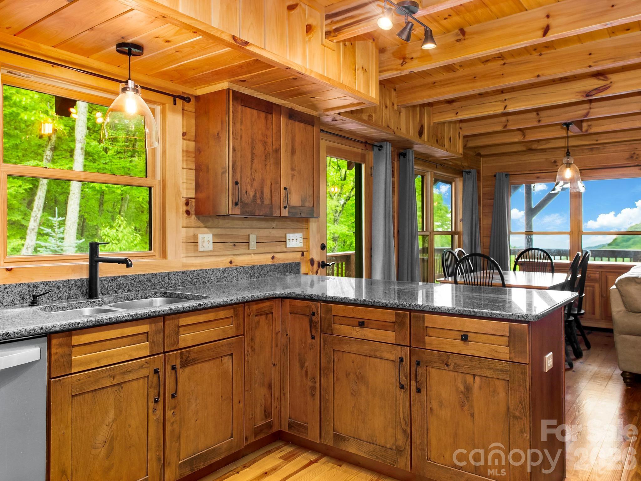 84 Sky Drive — Maggie Valley