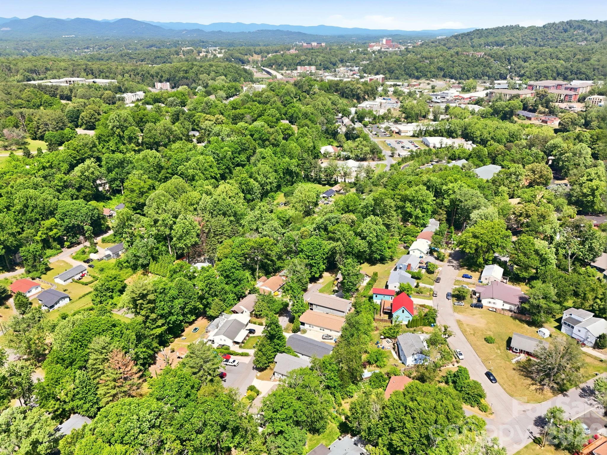 253 Brooklyn Lane — Asheville