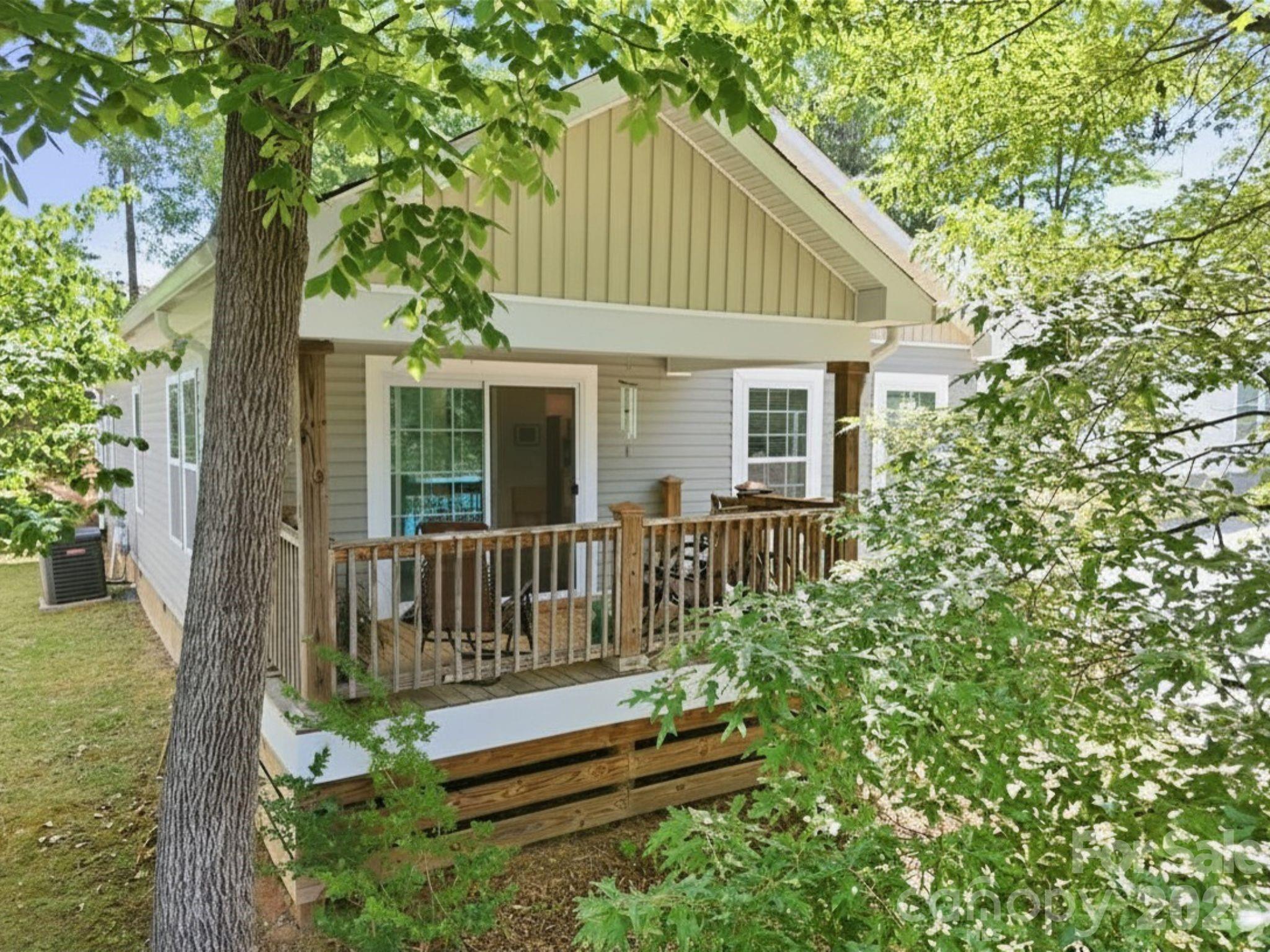 253 Brooklyn Lane — Asheville