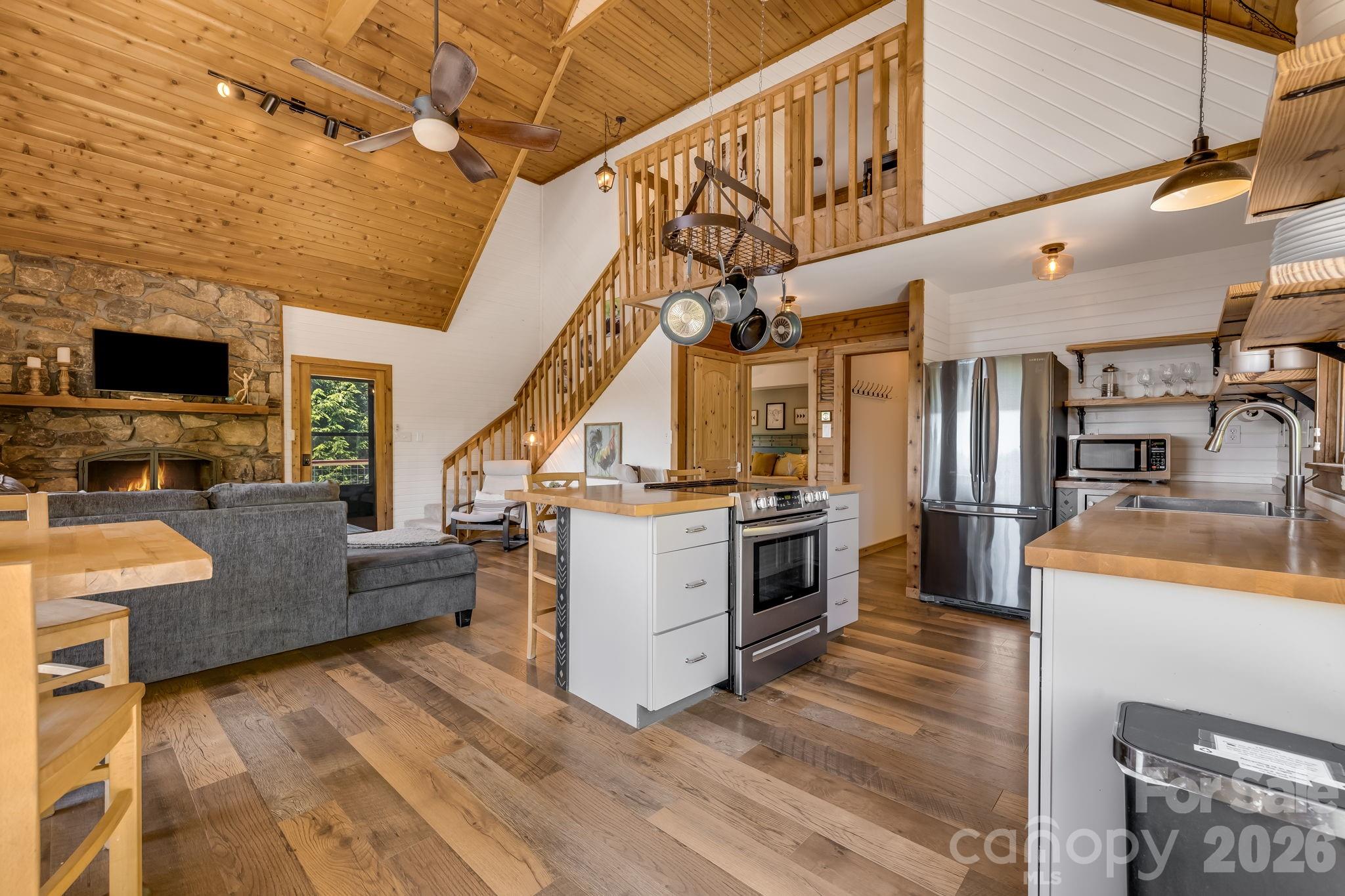 694 Boulder Road — Marshall