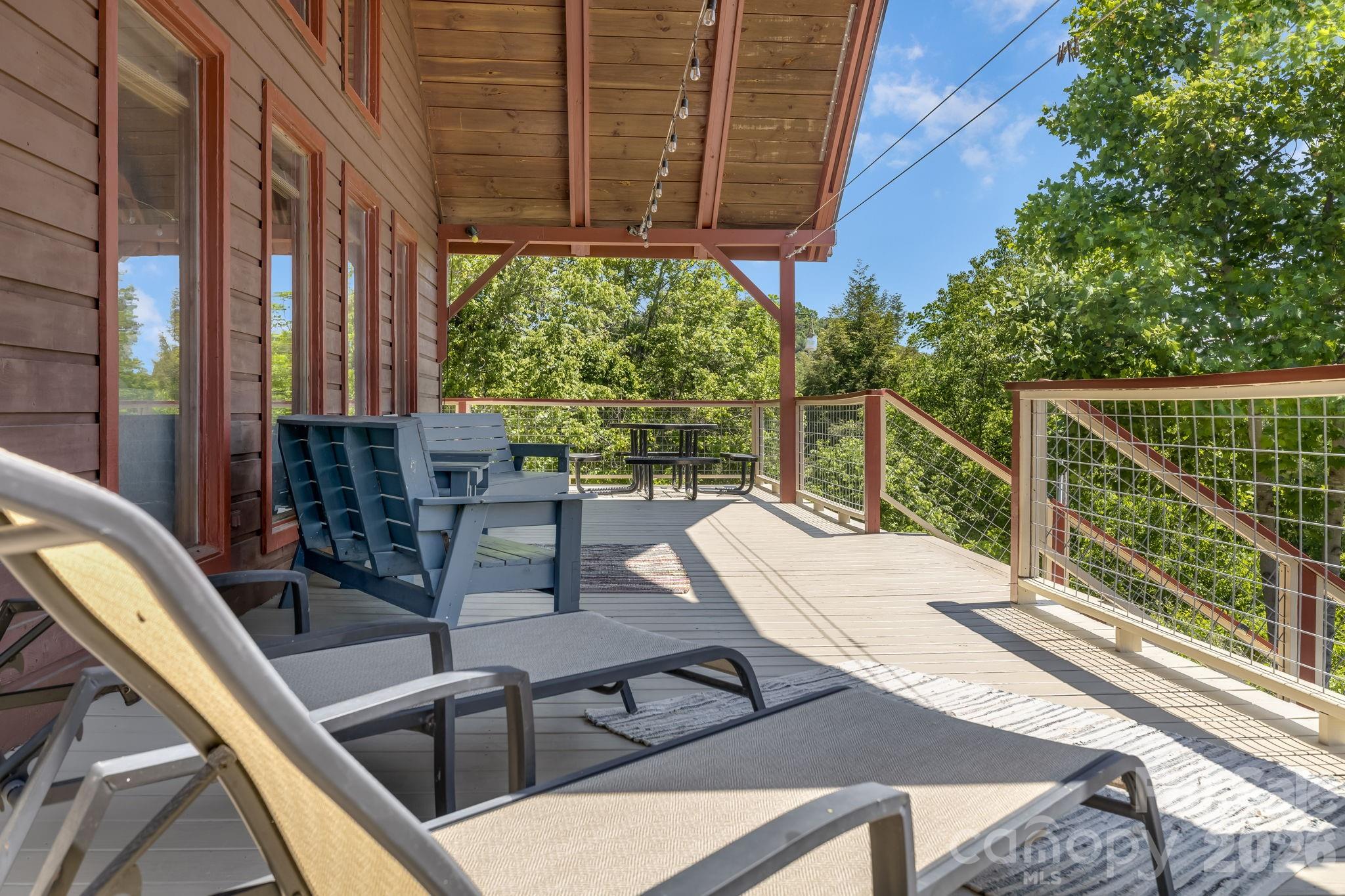 694 Boulder Road — Marshall