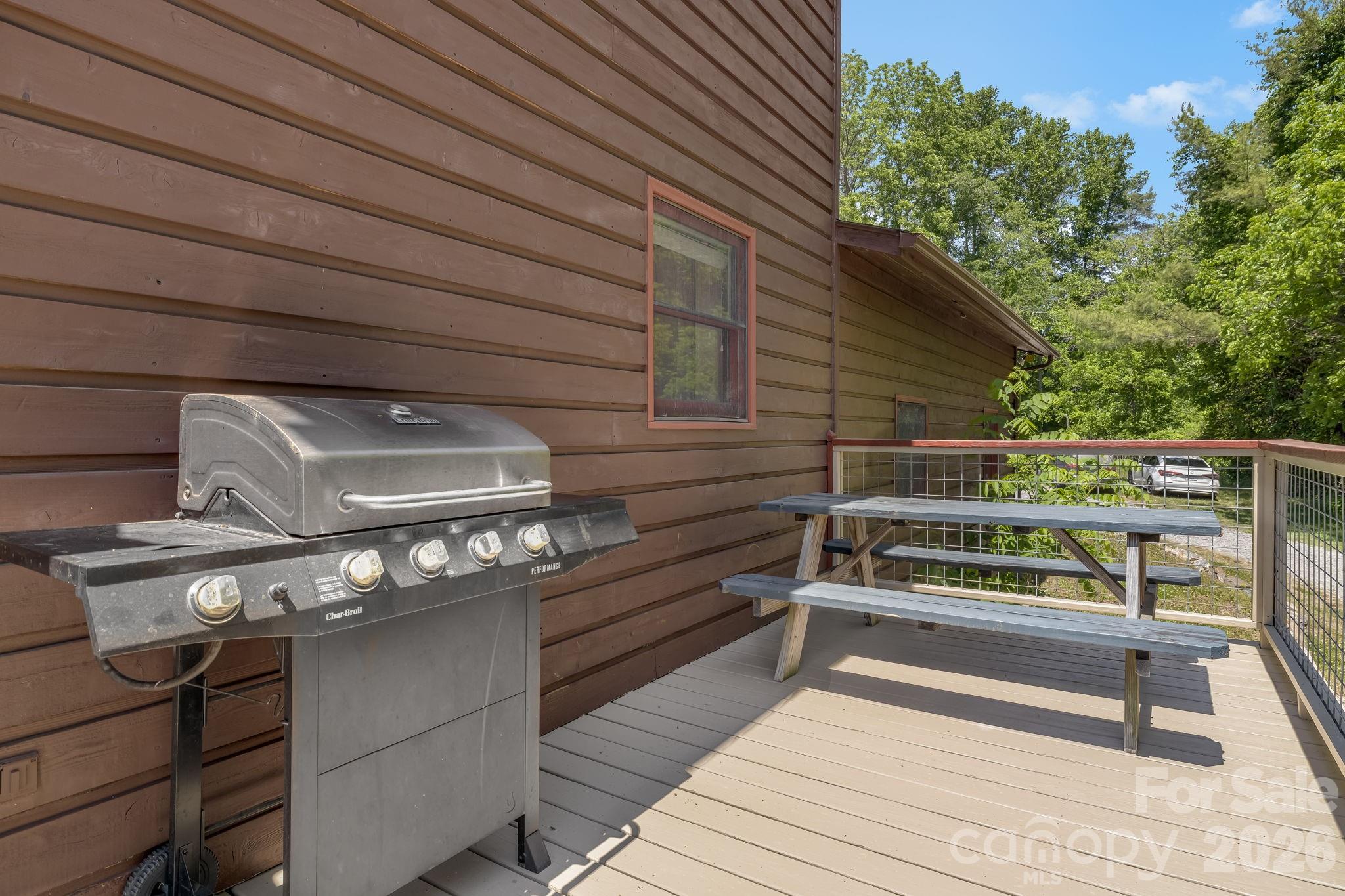 694 Boulder Road — Marshall
