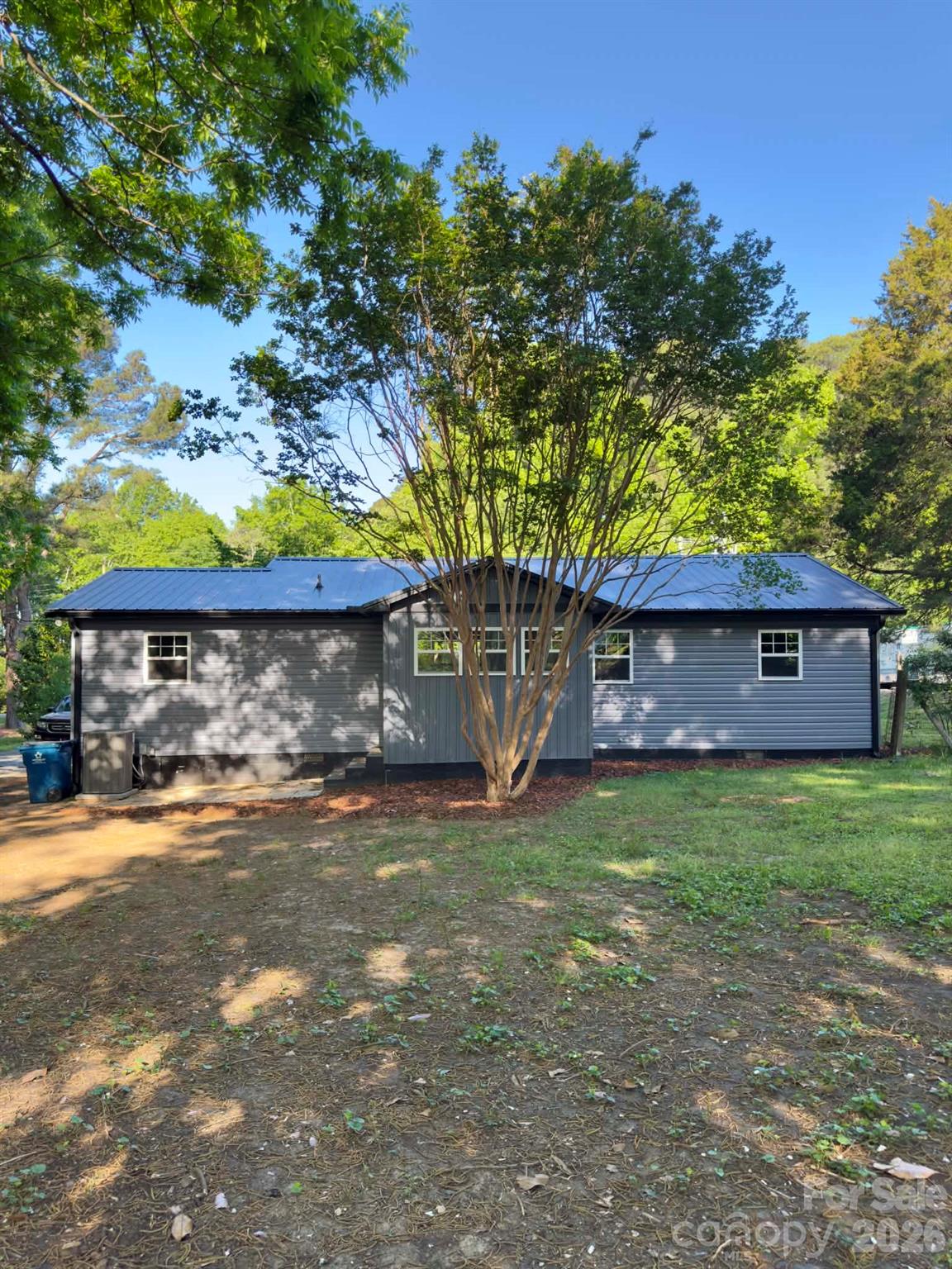220 Dameron Street — Star