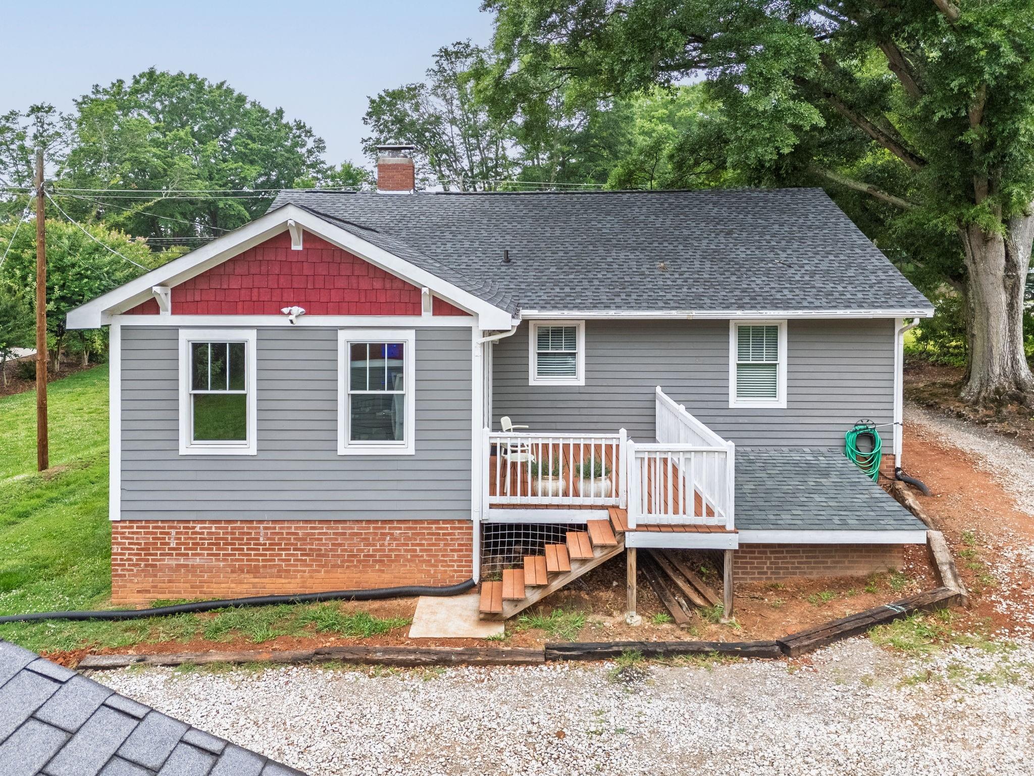 213 Nixon Road — Belmont