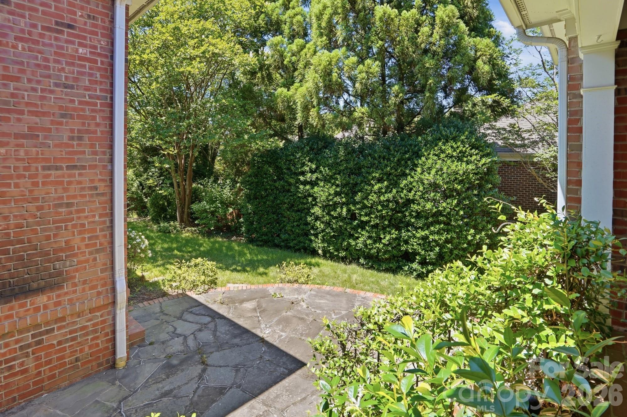 212 Hawthorne Park Avenue — Belmont