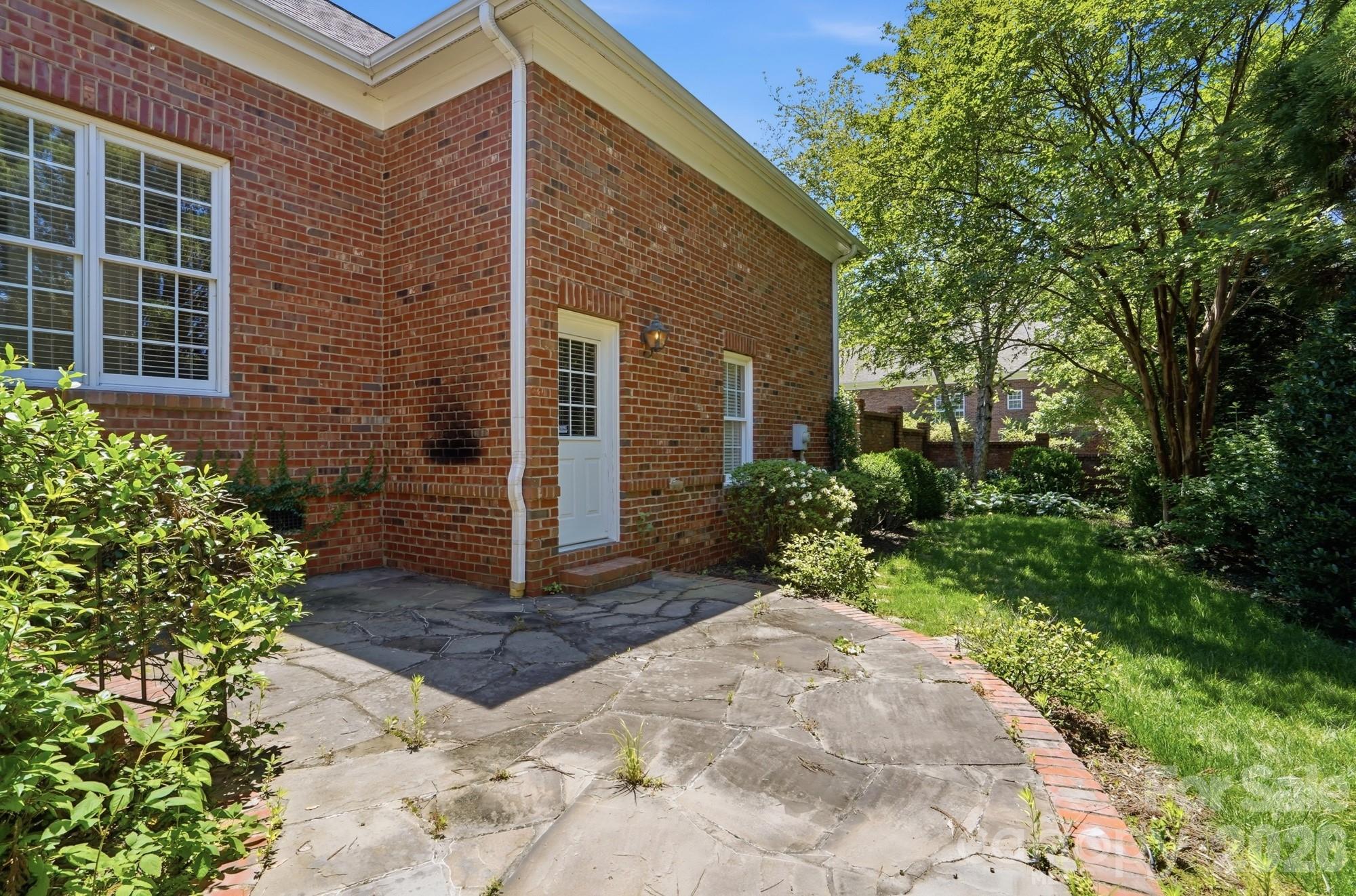 212 Hawthorne Park Avenue — Belmont