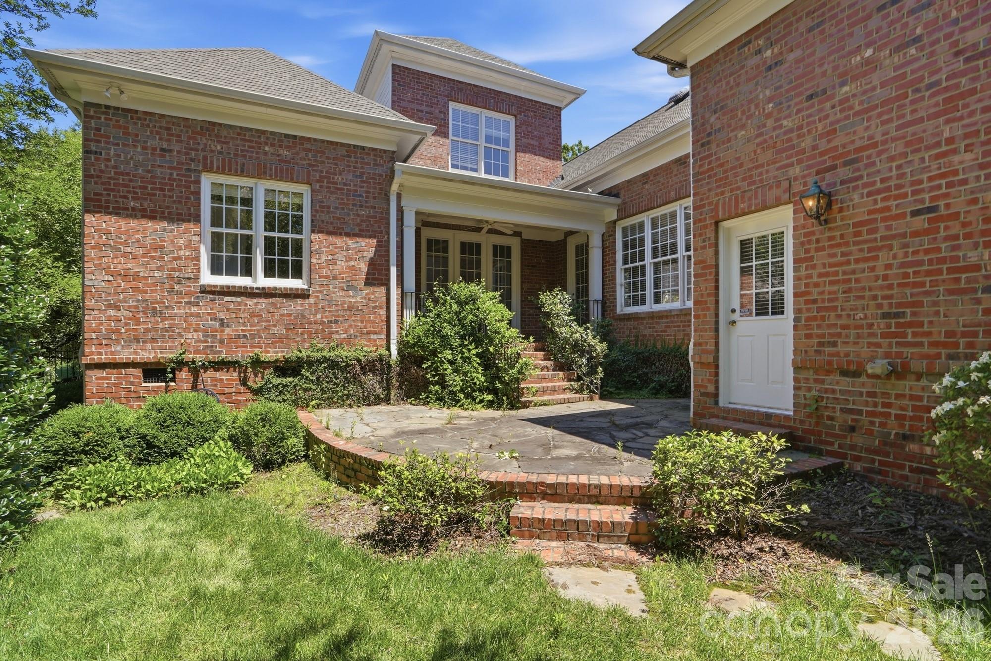 212 Hawthorne Park Avenue — Belmont