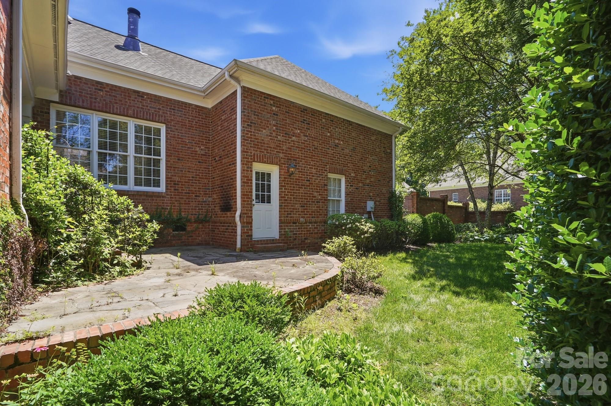 212 Hawthorne Park Avenue — Belmont