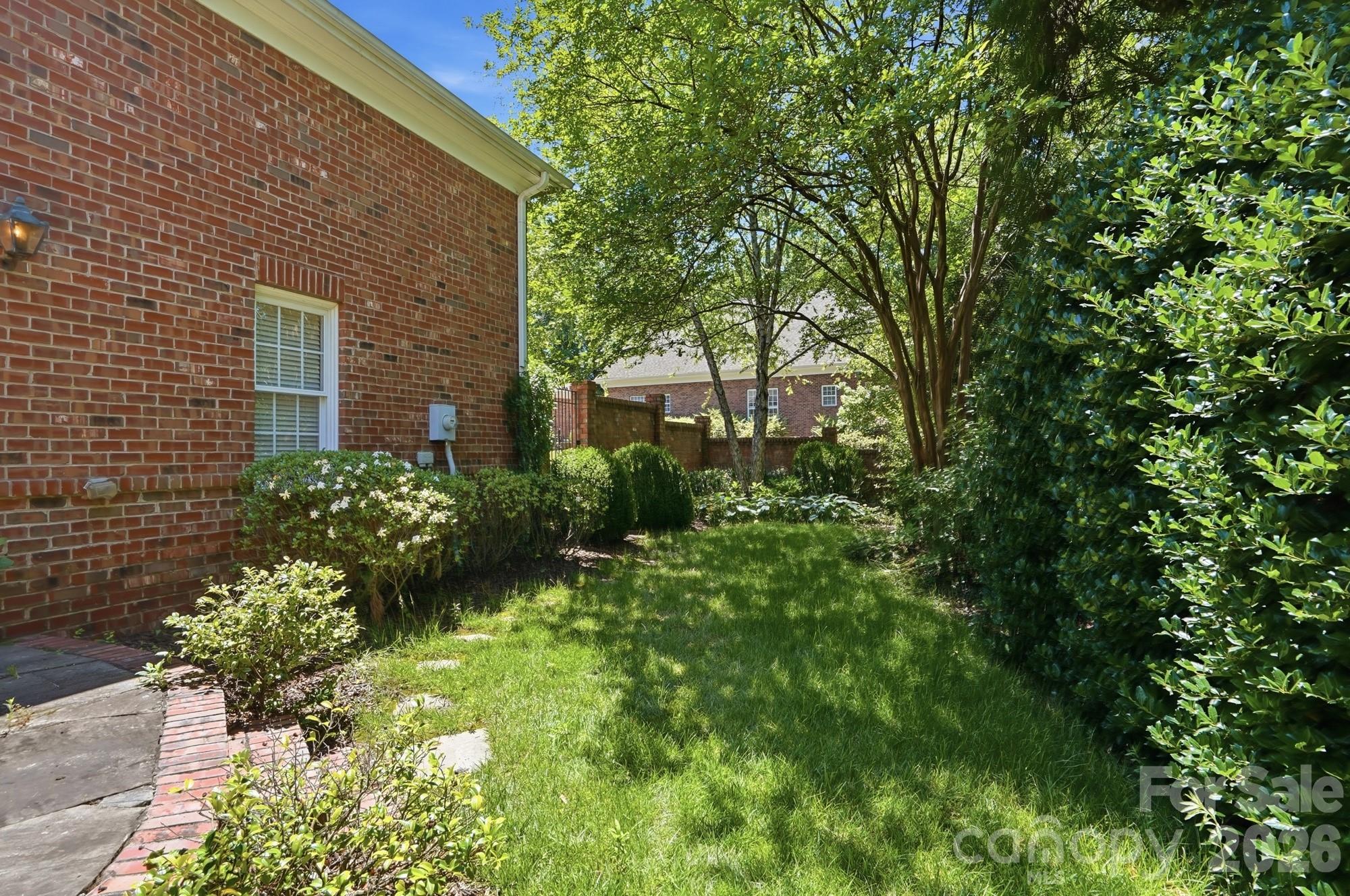 212 Hawthorne Park Avenue — Belmont