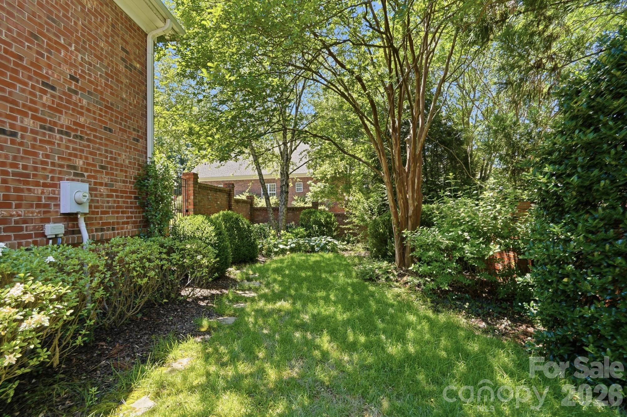212 Hawthorne Park Avenue — Belmont