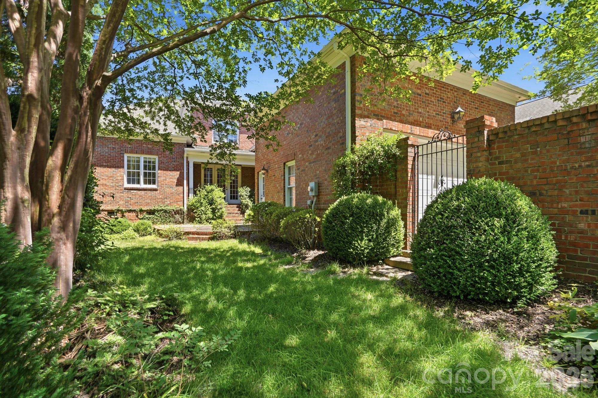 212 Hawthorne Park Avenue — Belmont