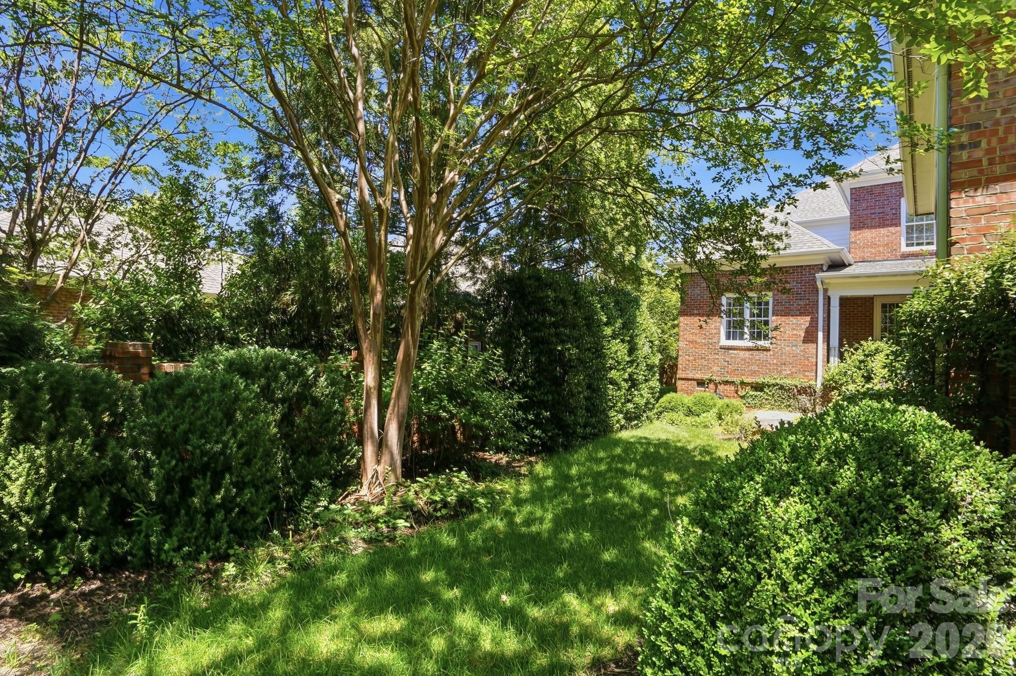 212 Hawthorne Park Avenue — Belmont