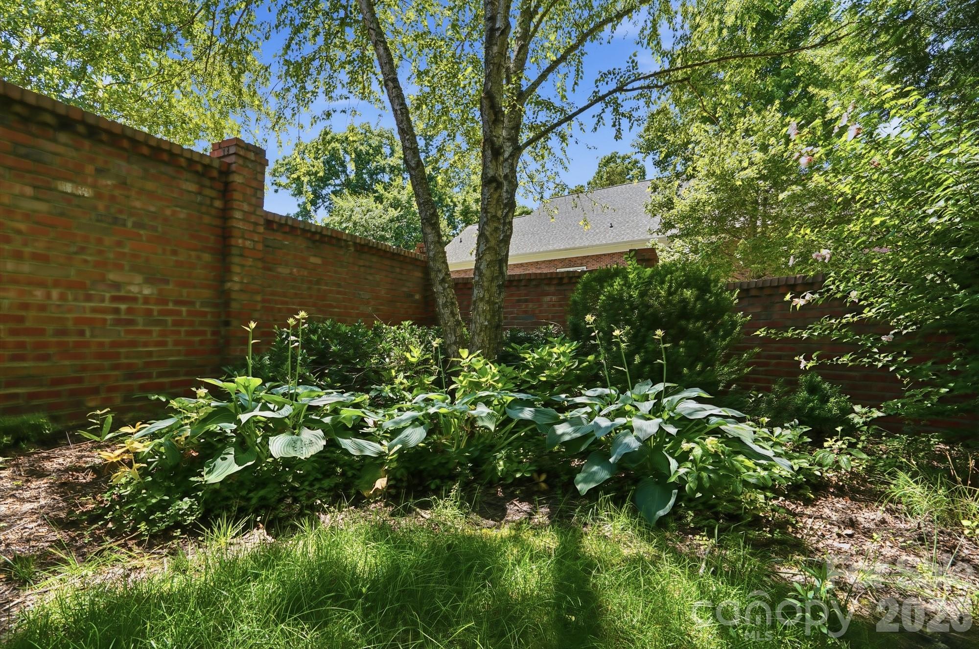 212 Hawthorne Park Avenue — Belmont