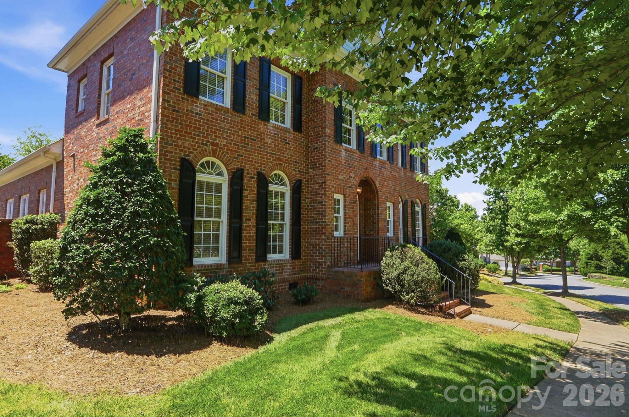 212 Hawthorne Park Avenue — Belmont