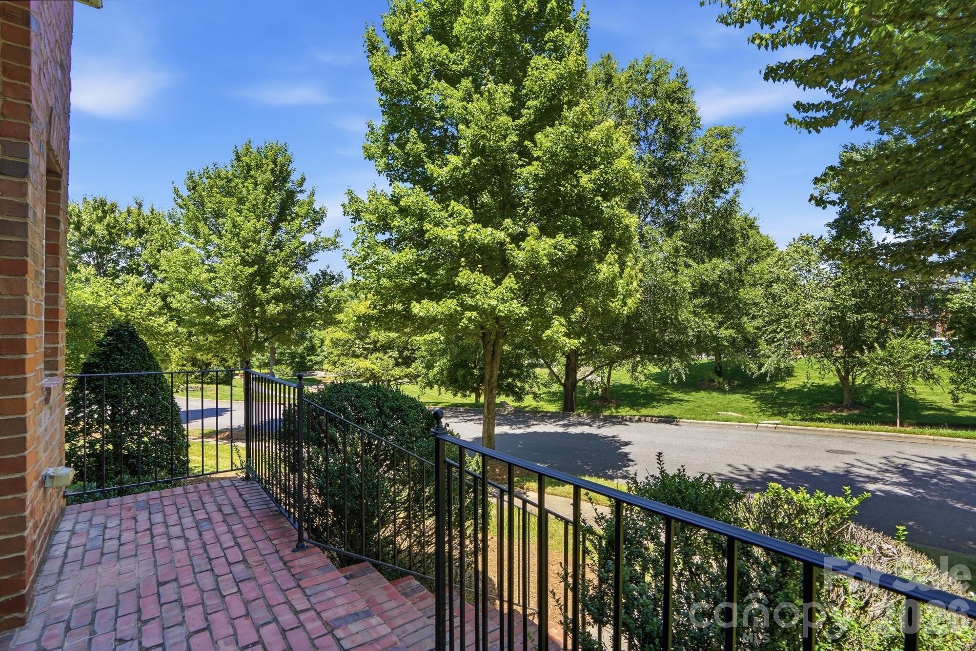 212 Hawthorne Park Avenue — Belmont