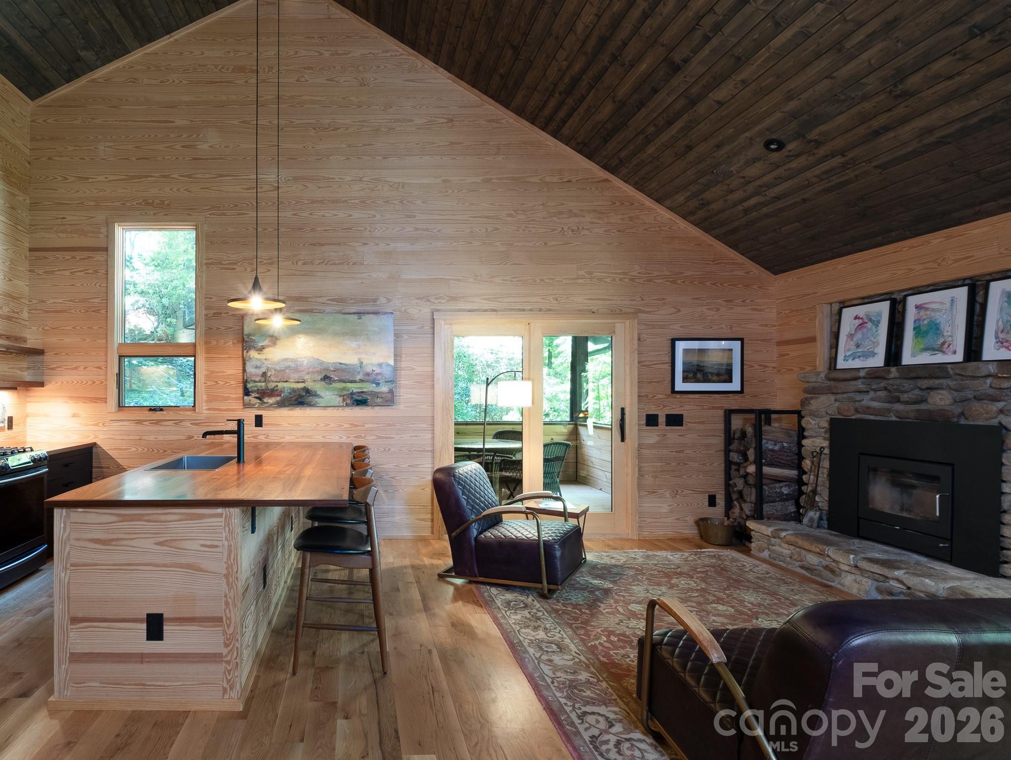 212 SE Shore Drive — Lake Toxaway