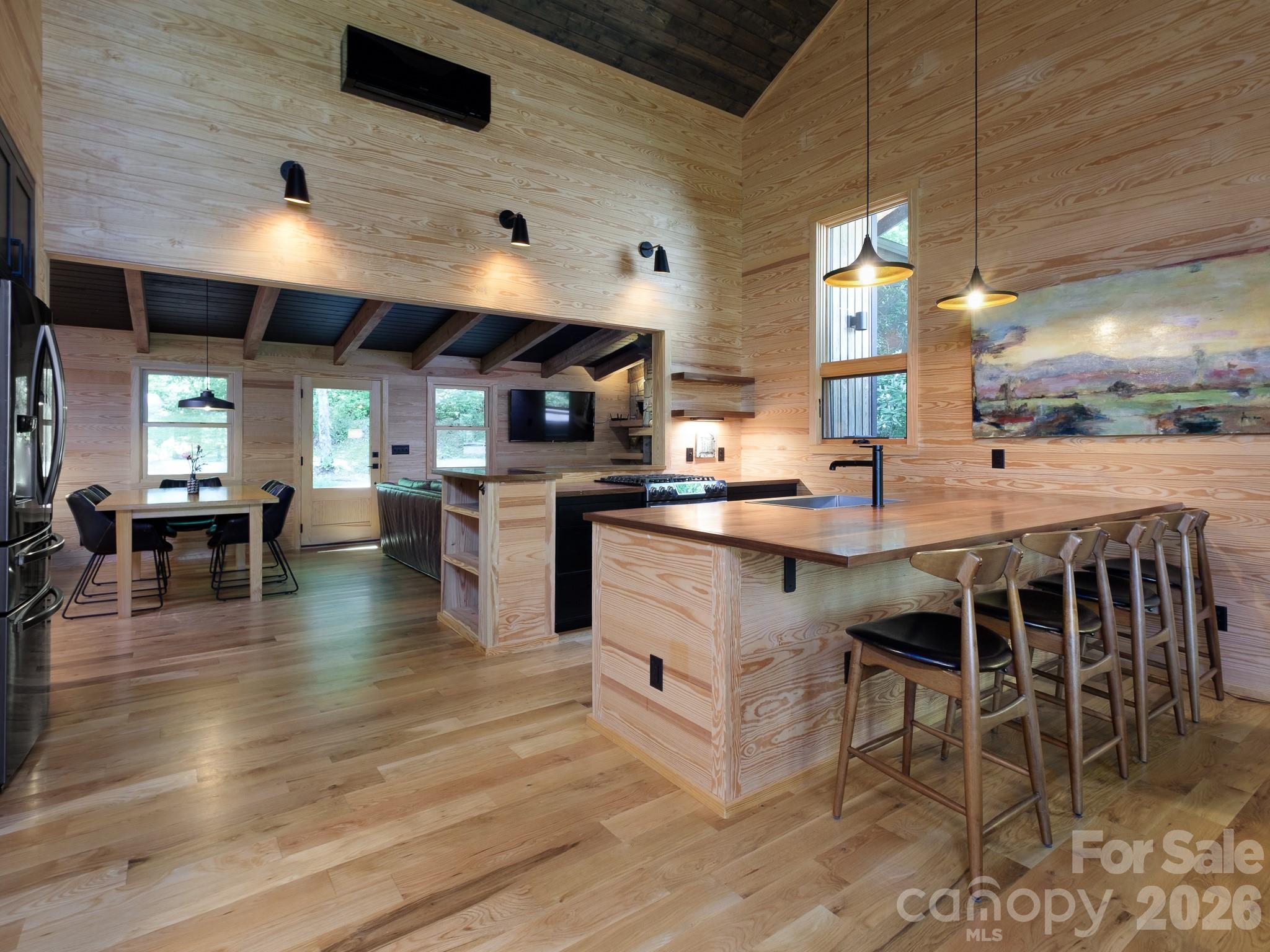 212 SE Shore Drive — Lake Toxaway