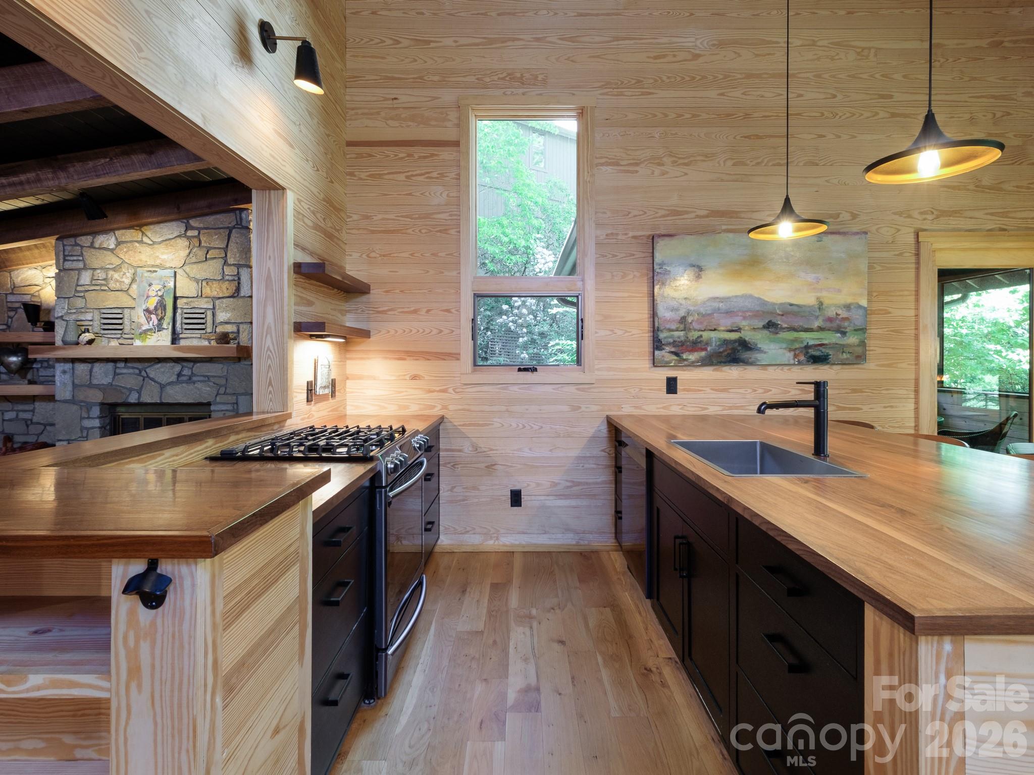 212 SE Shore Drive — Lake Toxaway