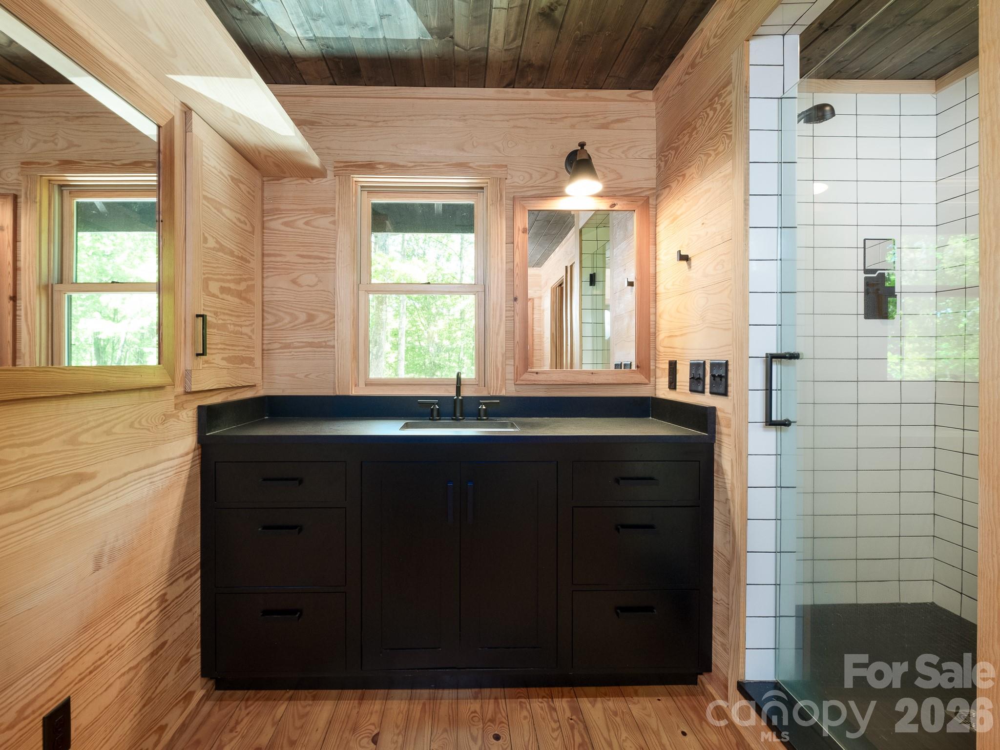212 SE Shore Drive — Lake Toxaway