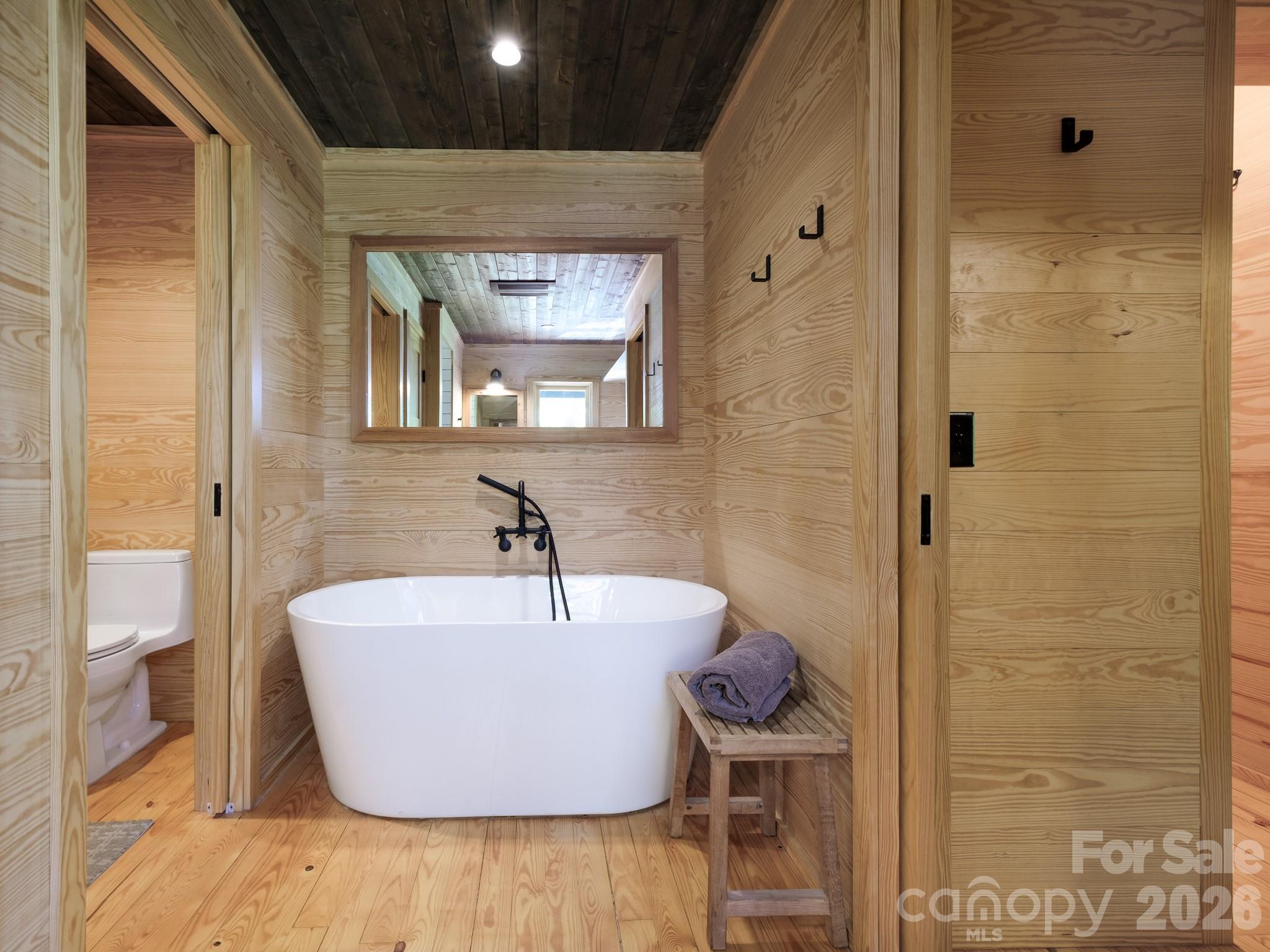 212 SE Shore Drive — Lake Toxaway