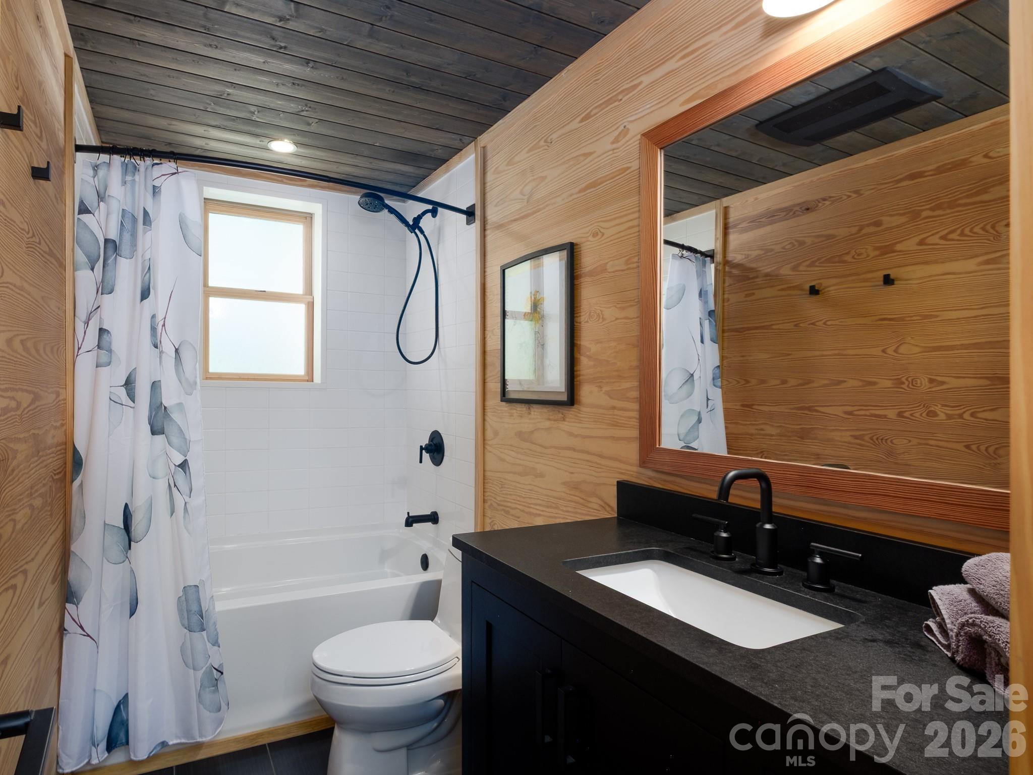 212 SE Shore Drive — Lake Toxaway