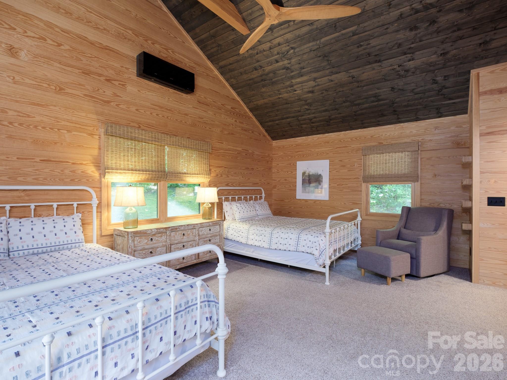 212 SE Shore Drive — Lake Toxaway