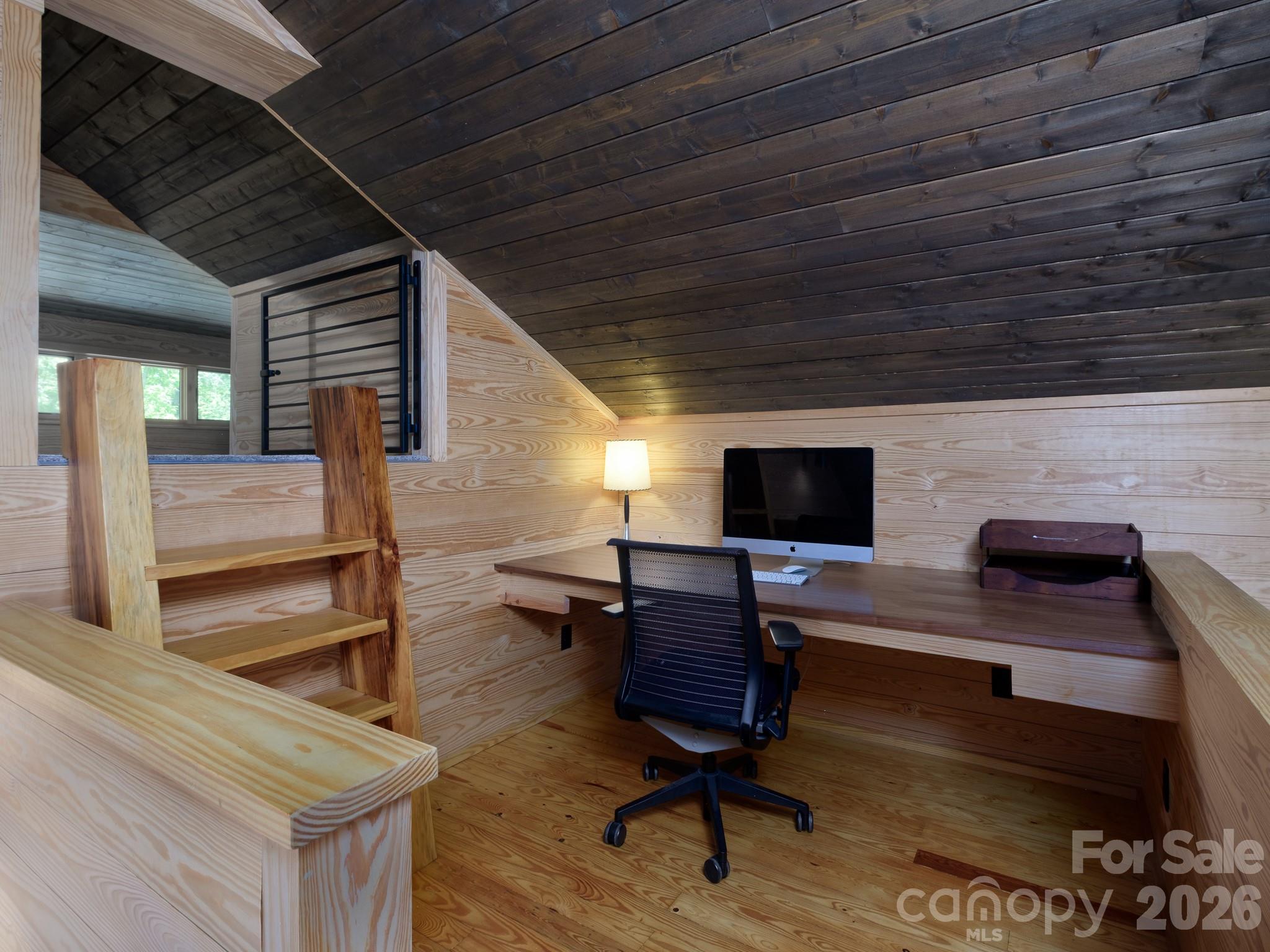212 SE Shore Drive — Lake Toxaway
