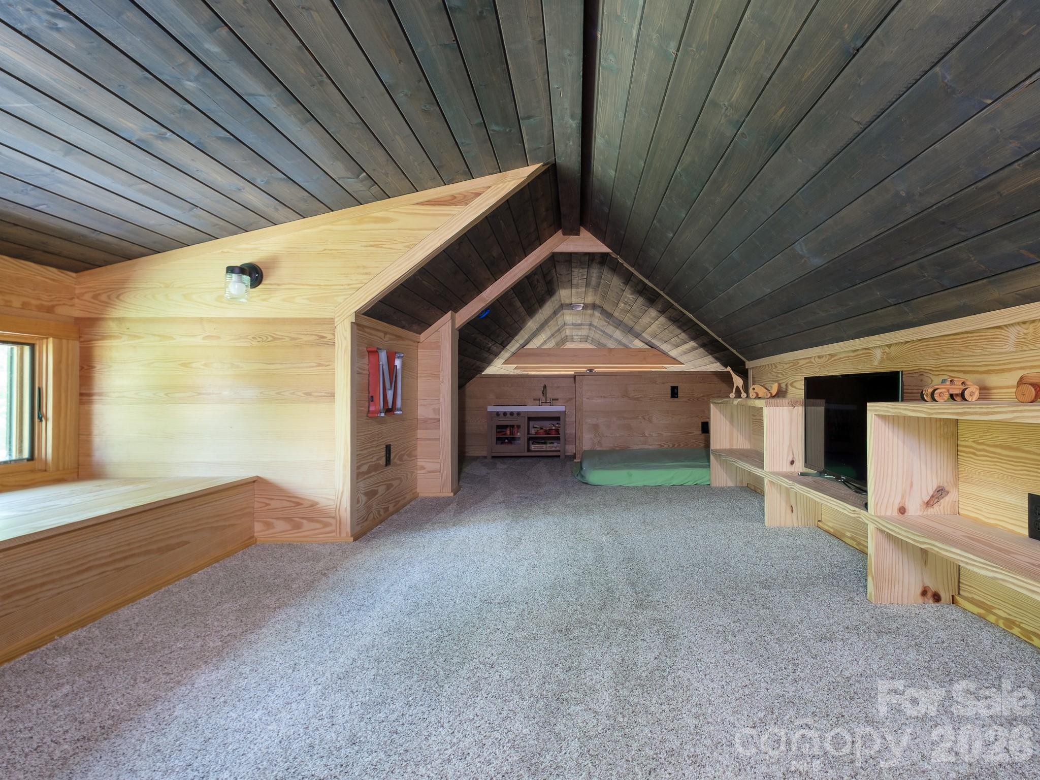 212 SE Shore Drive — Lake Toxaway