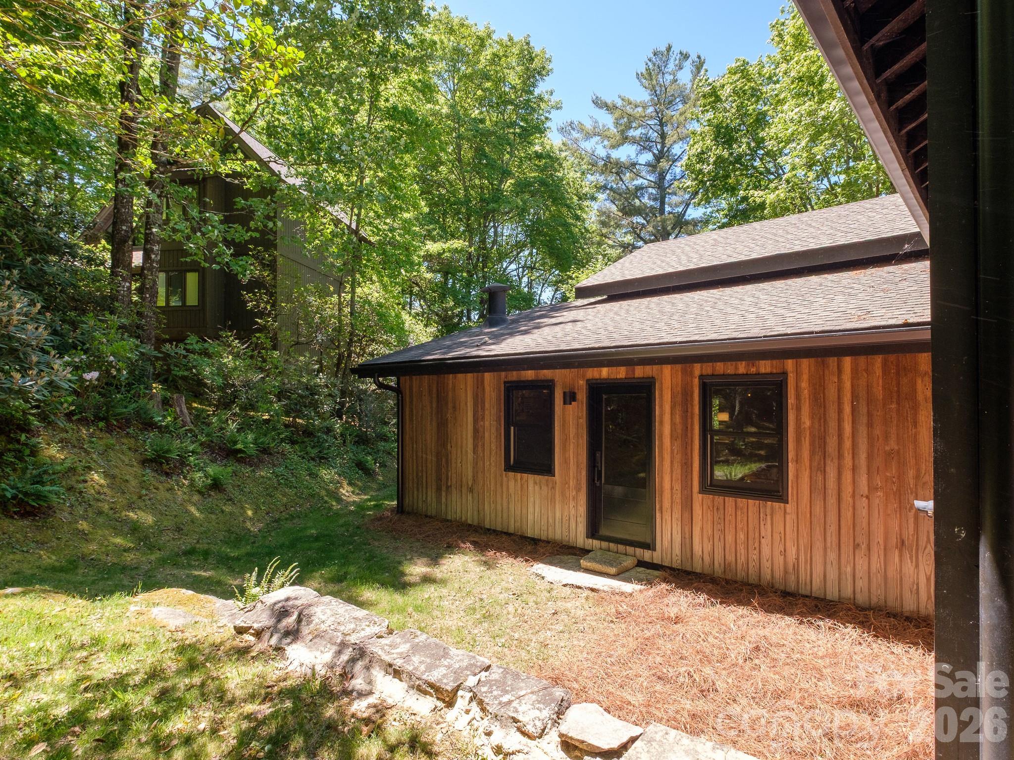 212 SE Shore Drive — Lake Toxaway
