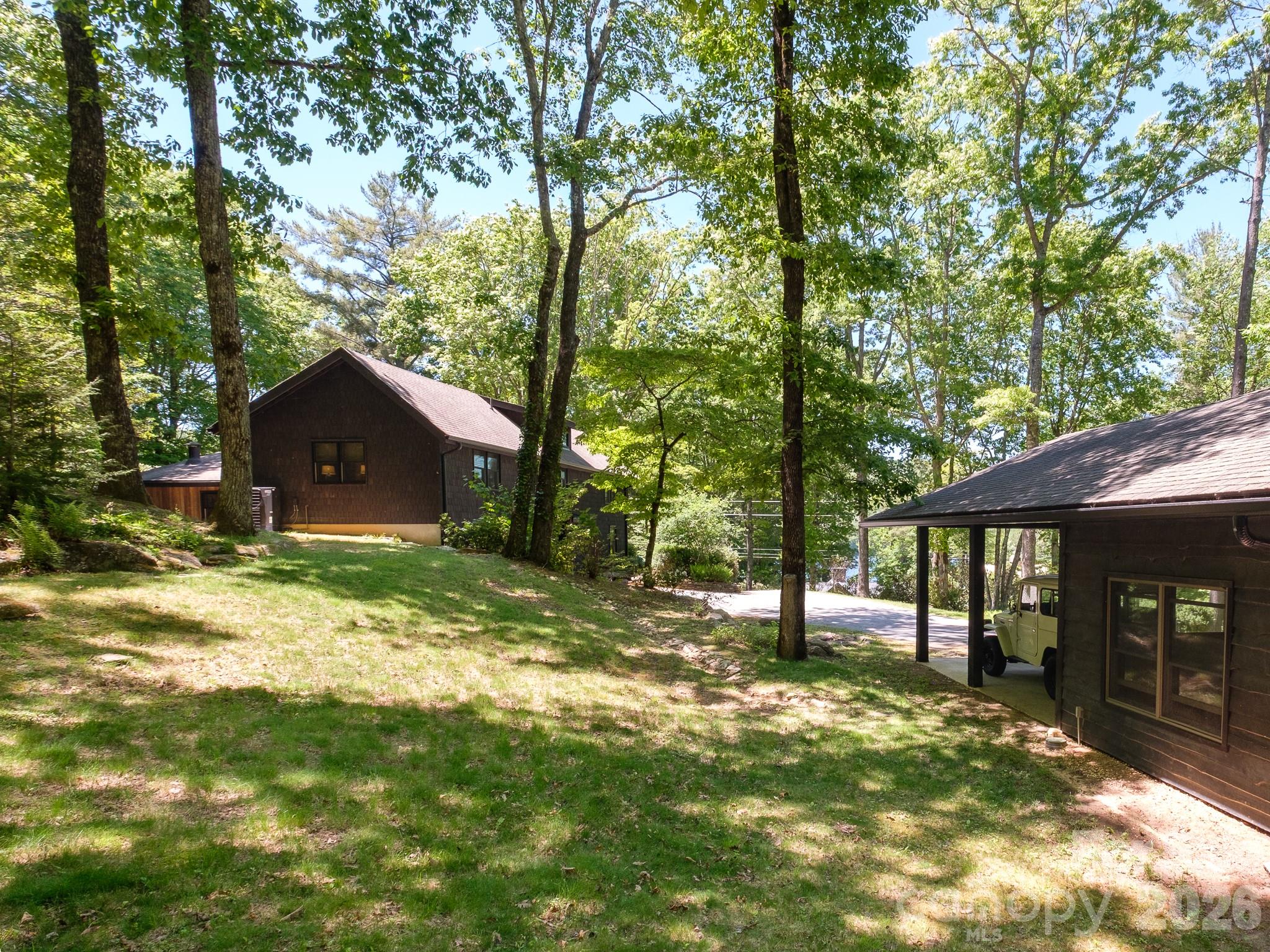212 SE Shore Drive — Lake Toxaway