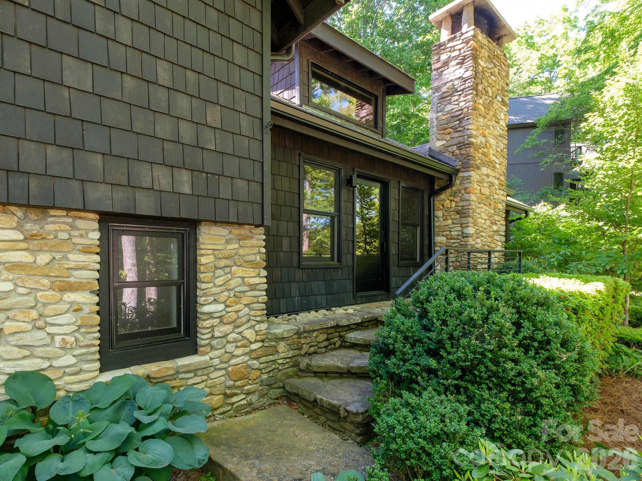 212 SE Shore Drive — Lake Toxaway