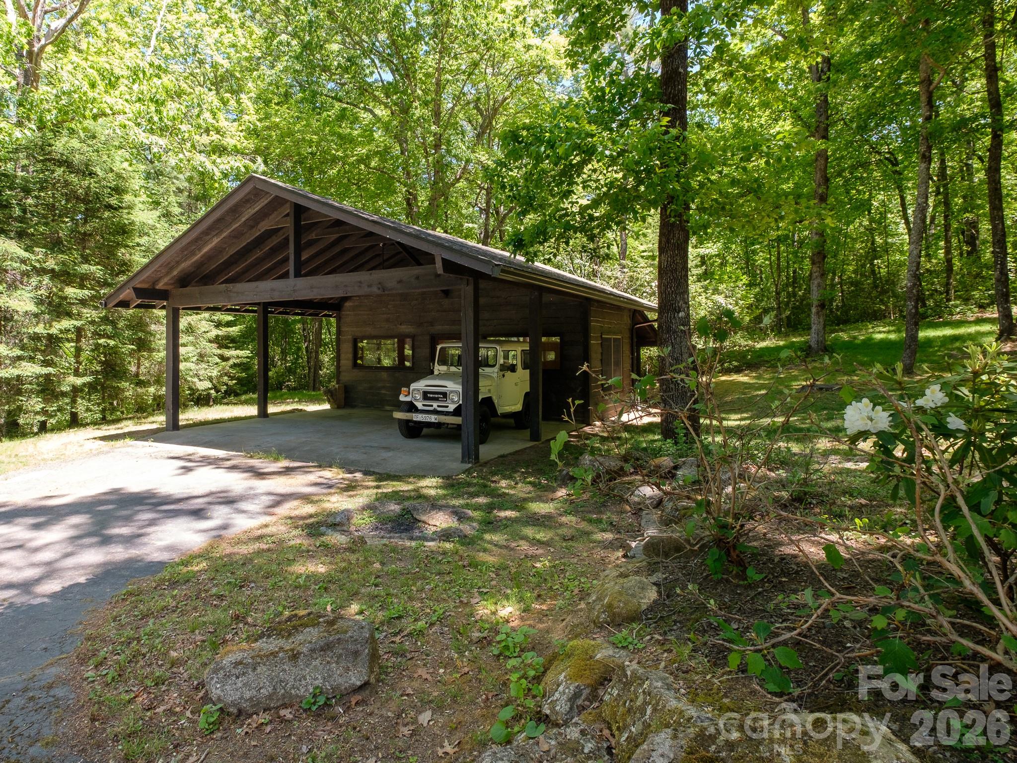 212 SE Shore Drive — Lake Toxaway