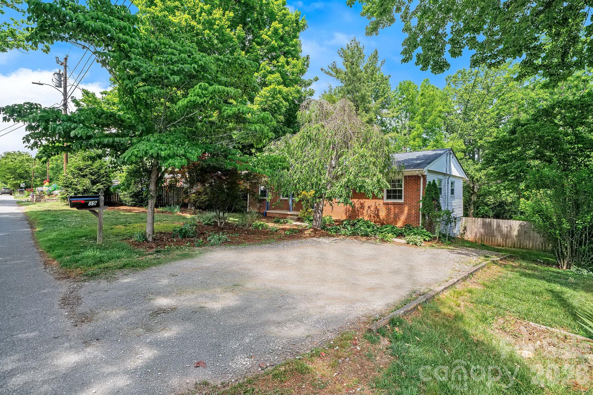 39 Grandview Road — Asheville