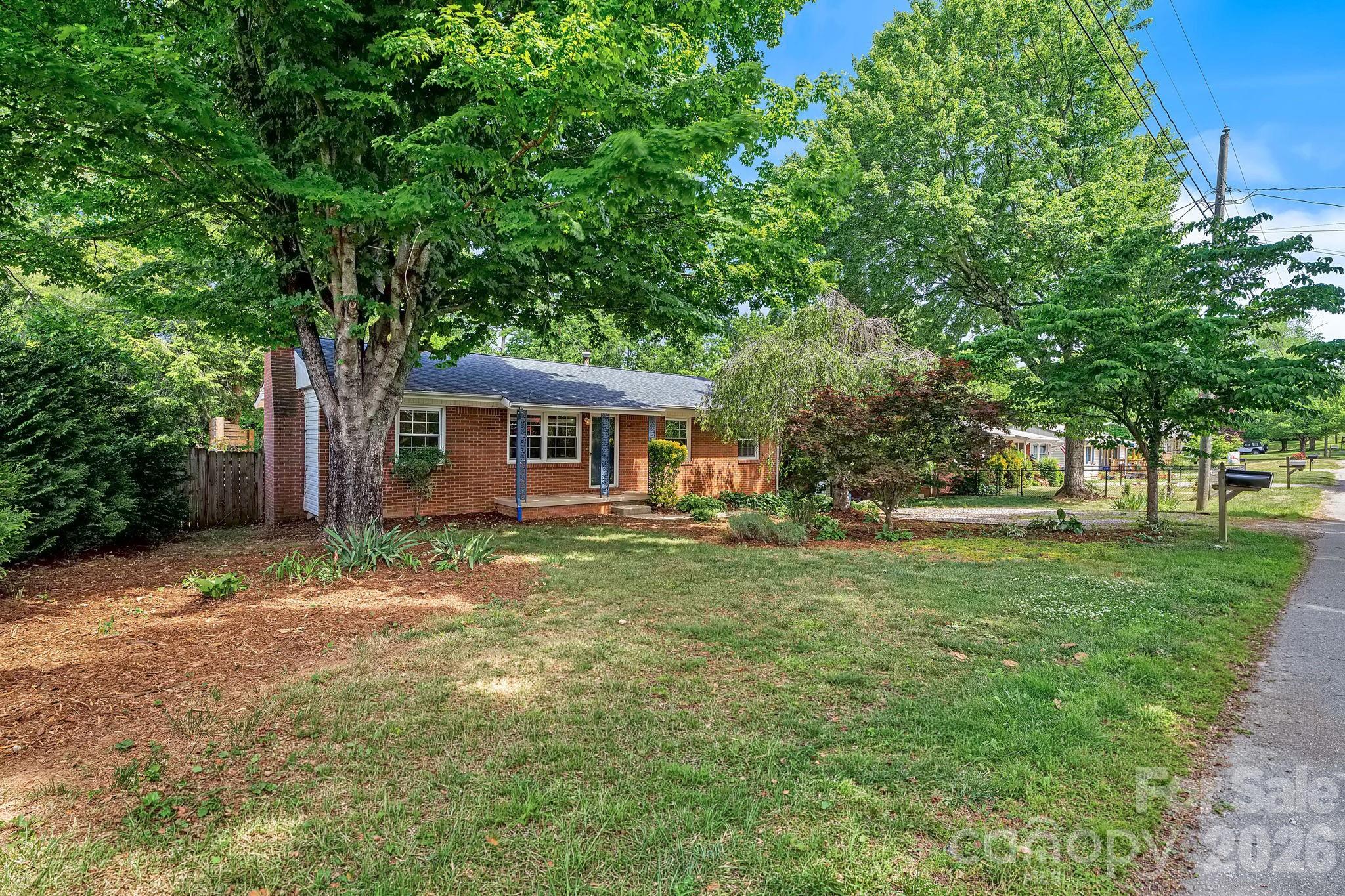 39 Grandview Road — Asheville