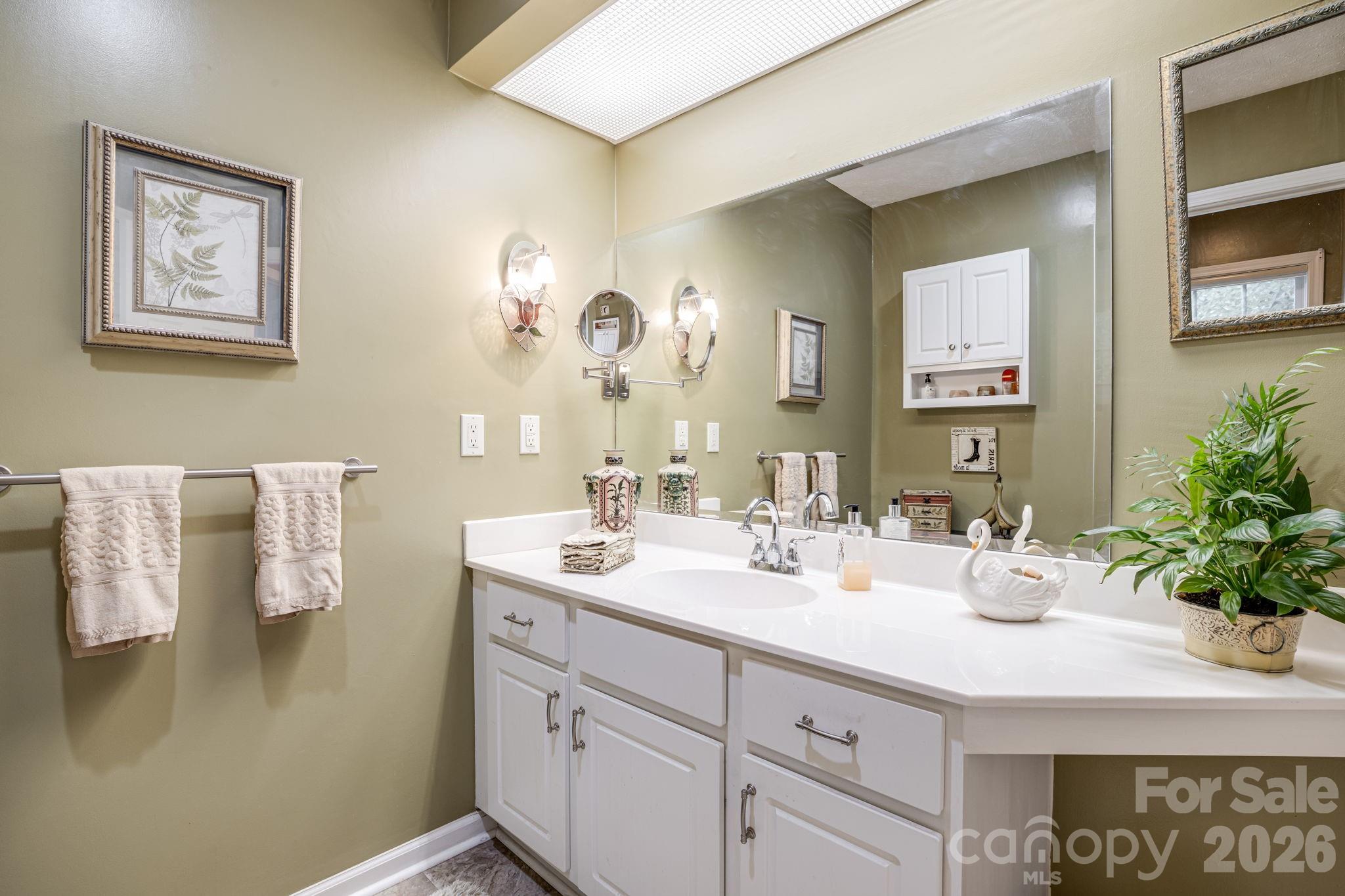 9 Firestone Court — Etowah