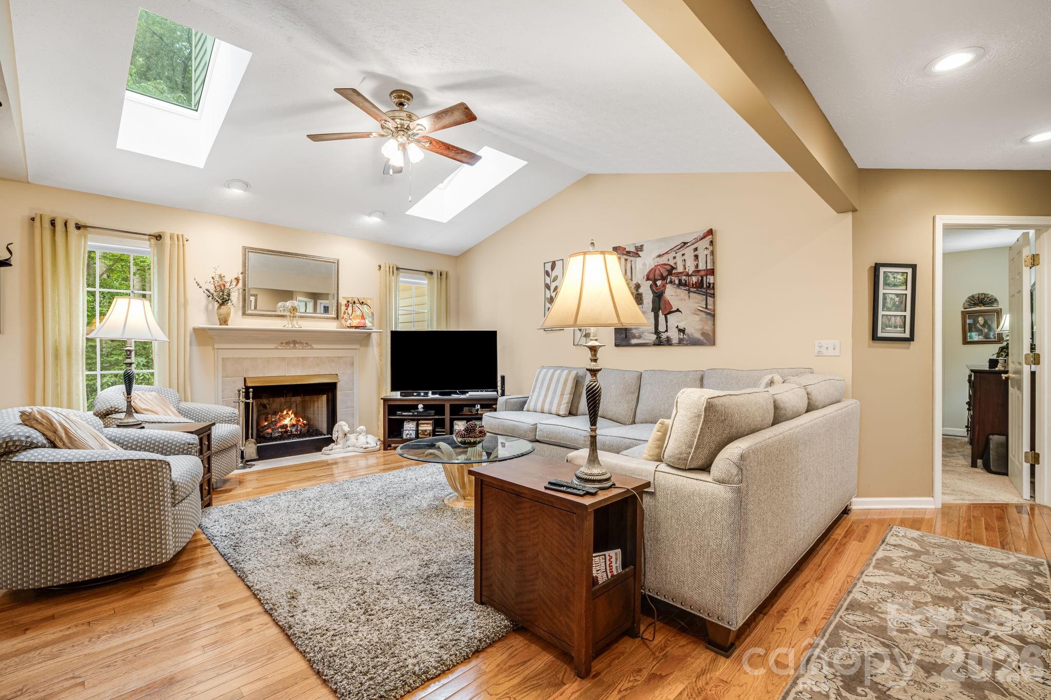 9 Firestone Court — Etowah