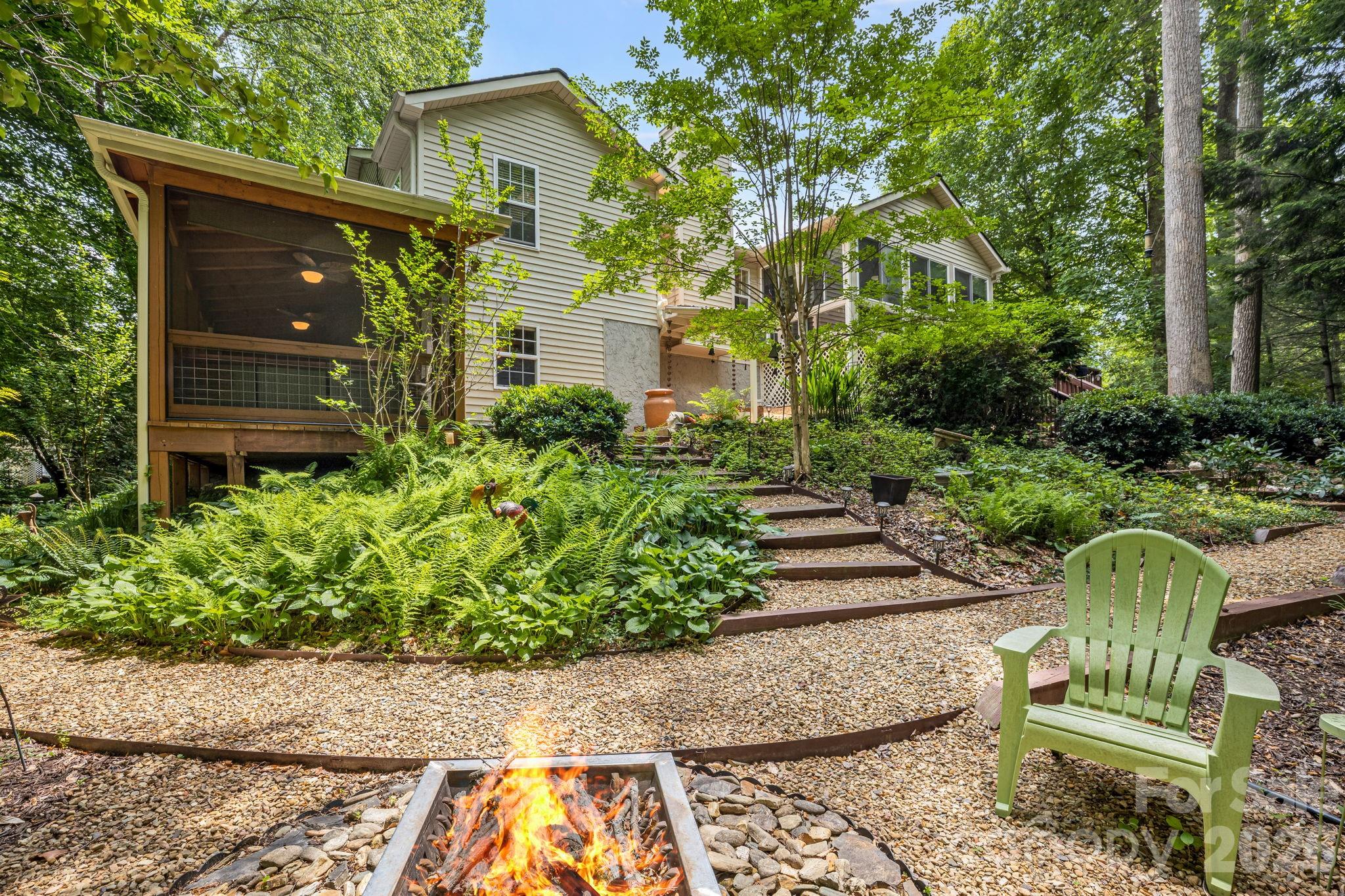 9 Firestone Court — Etowah