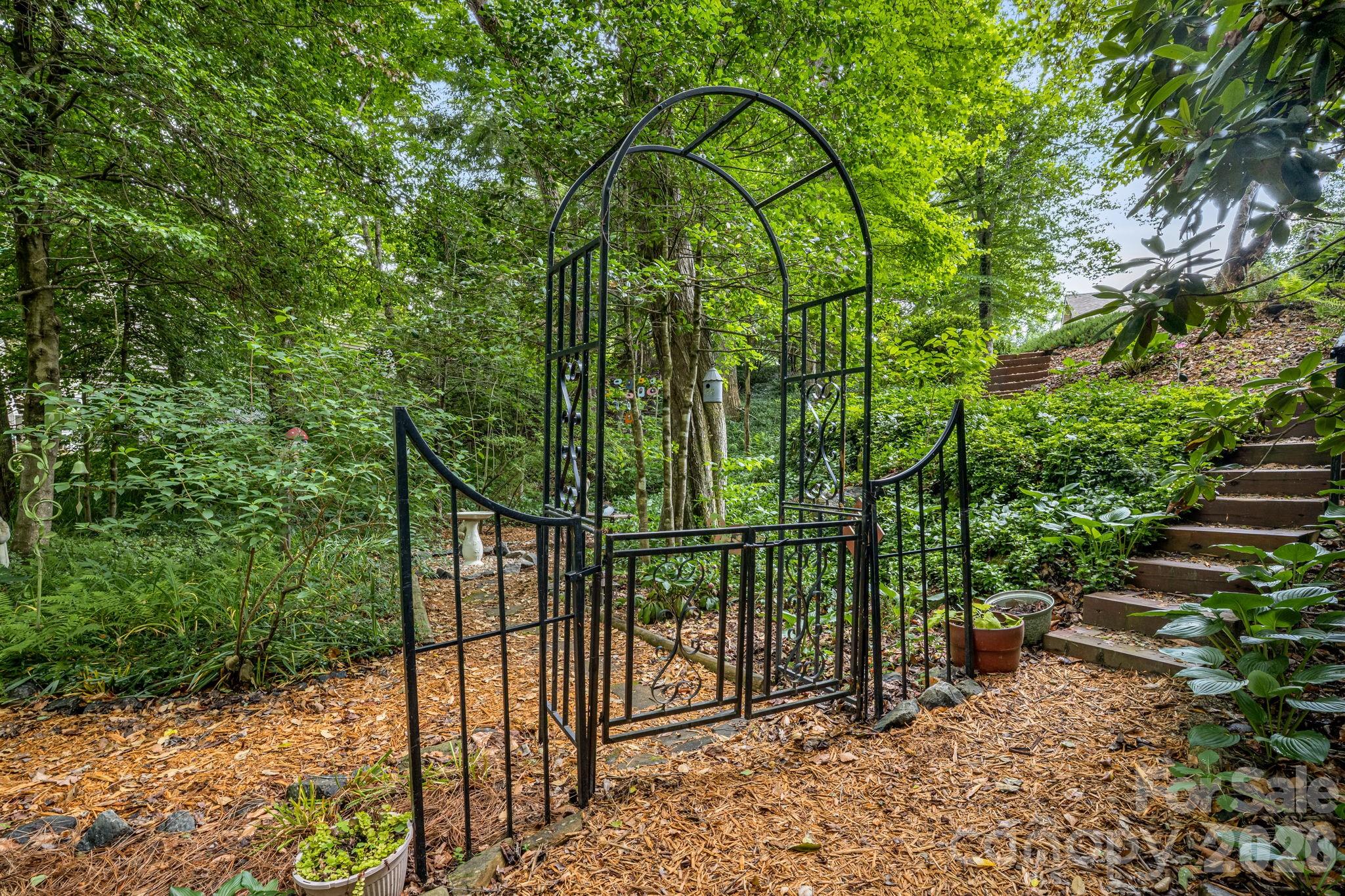 9 Firestone Court — Etowah