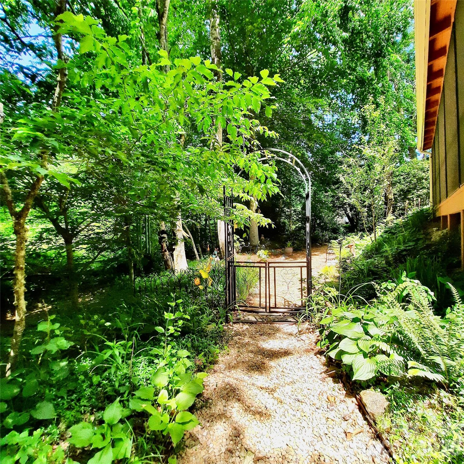 9 Firestone Court — Etowah