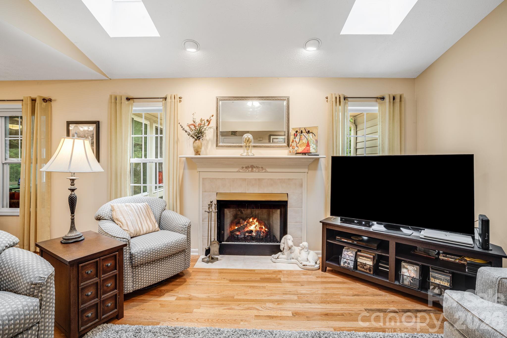 9 Firestone Court — Etowah