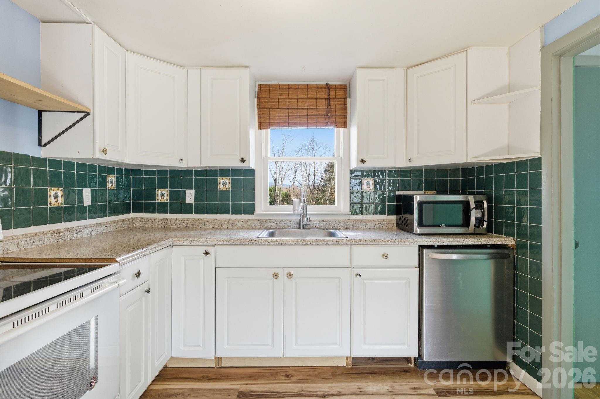 105 Smith Graveyard Road — Asheville