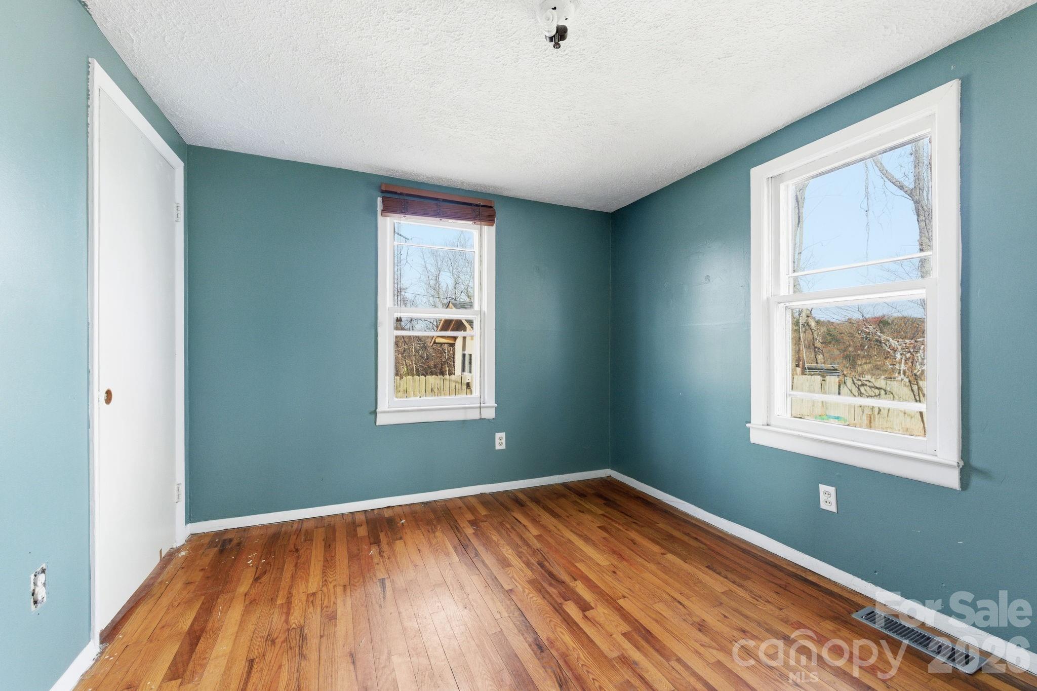 105 Smith Graveyard Road — Asheville