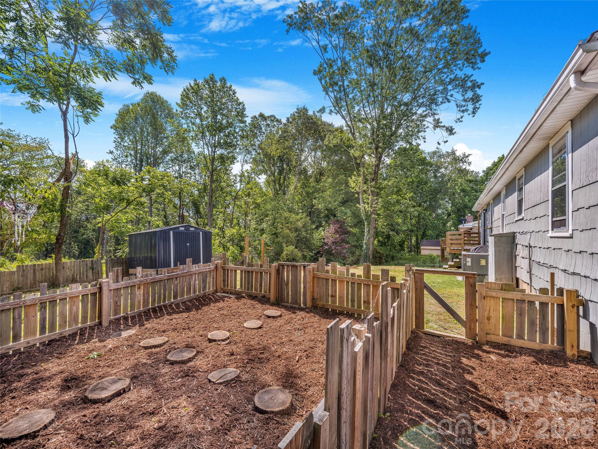105 Smith Graveyard Road — Asheville