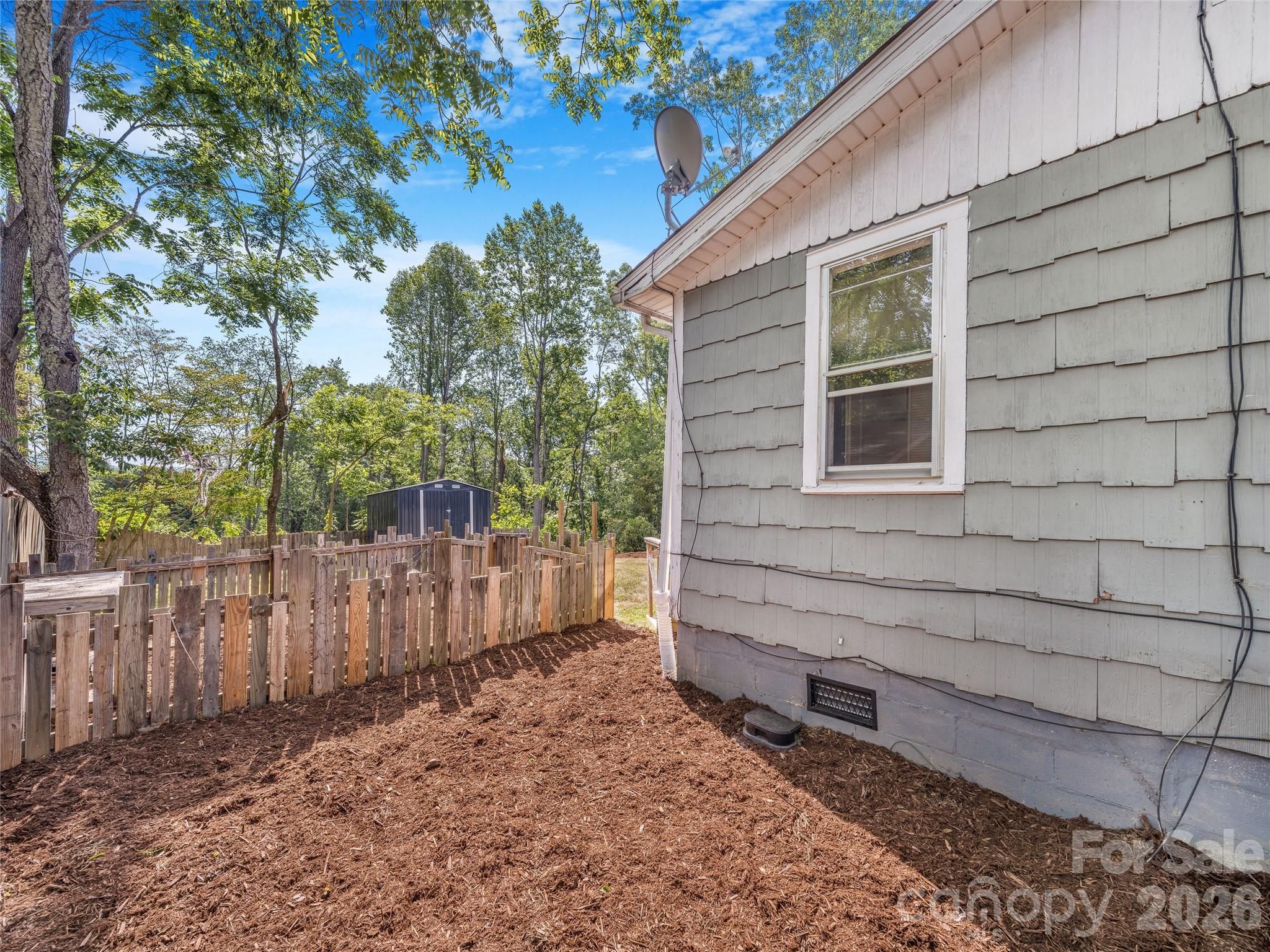 105 Smith Graveyard Road — Asheville