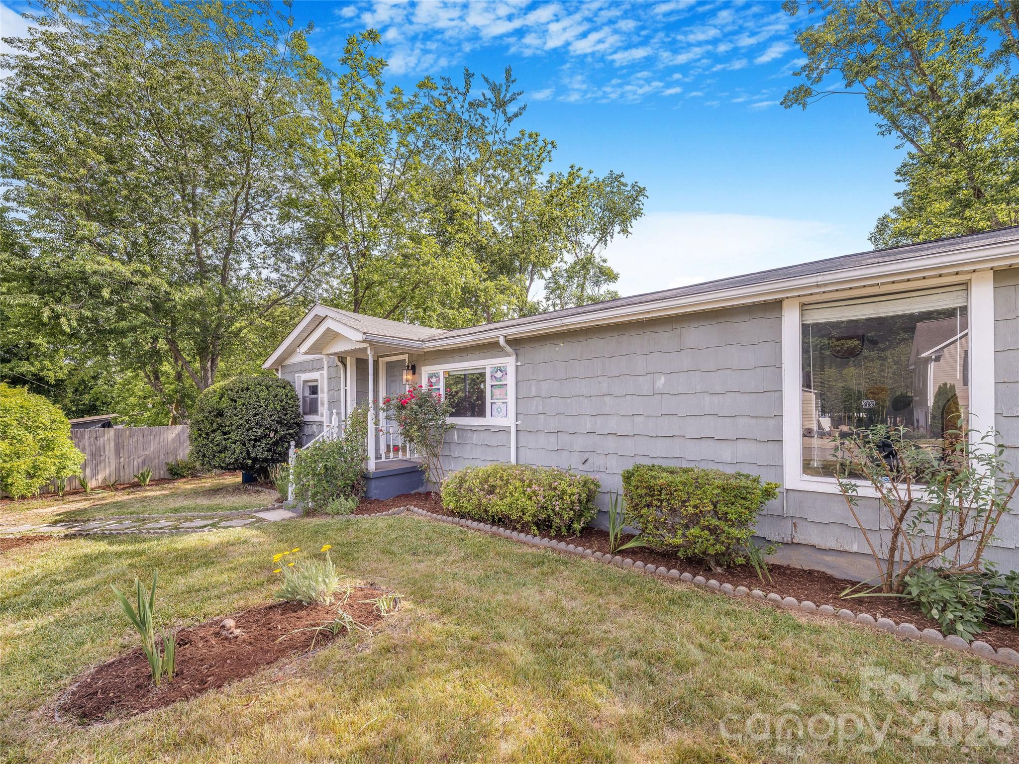 105 Smith Graveyard Road — Asheville