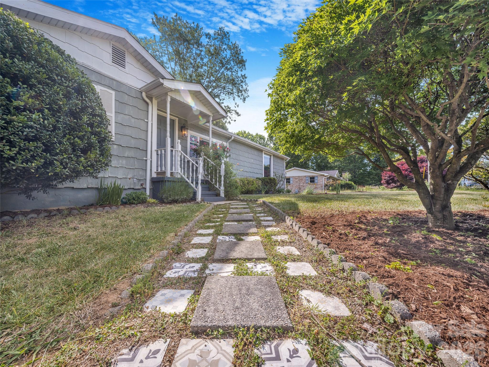 105 Smith Graveyard Road — Asheville