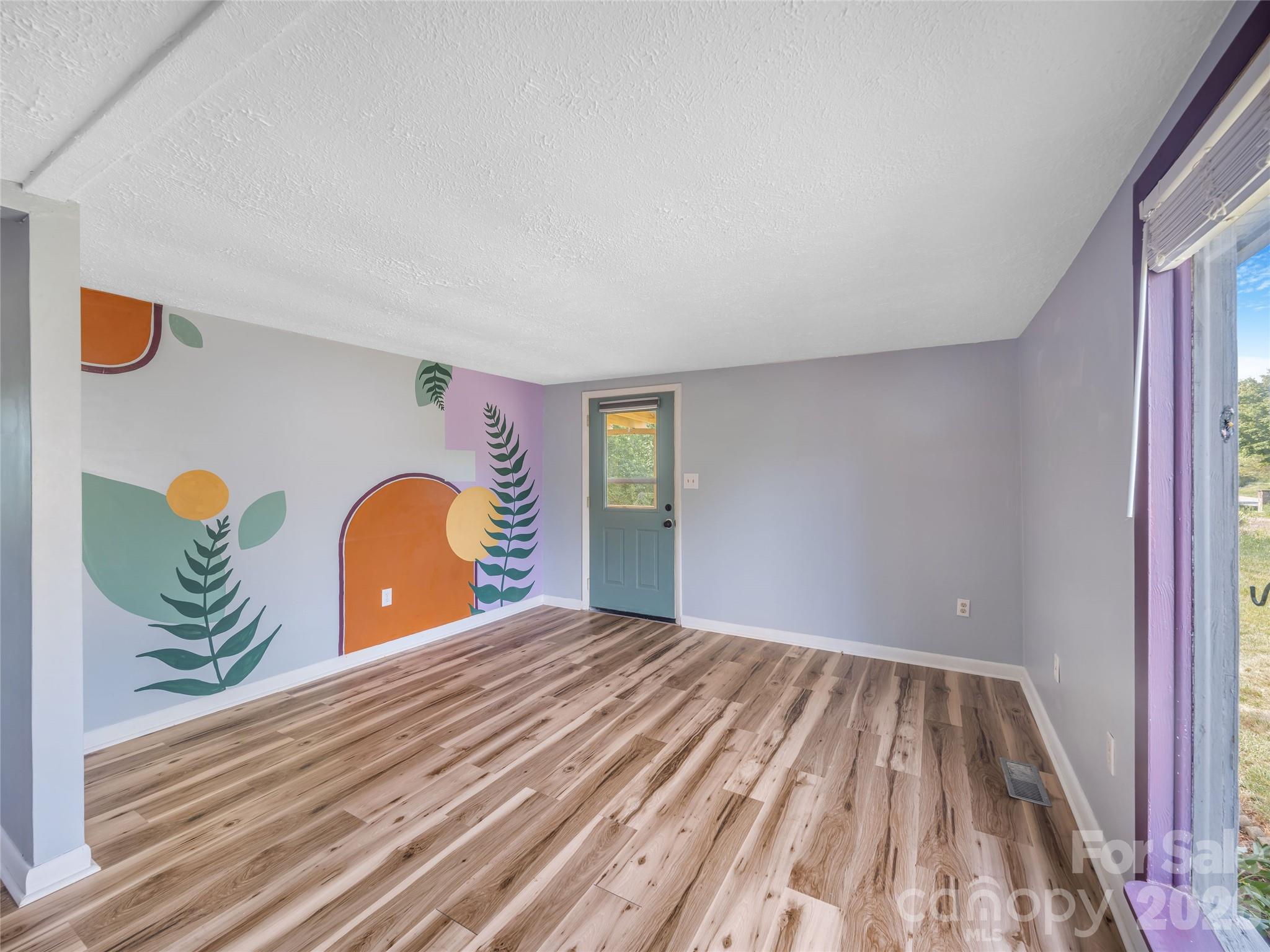 105 Smith Graveyard Road — Asheville