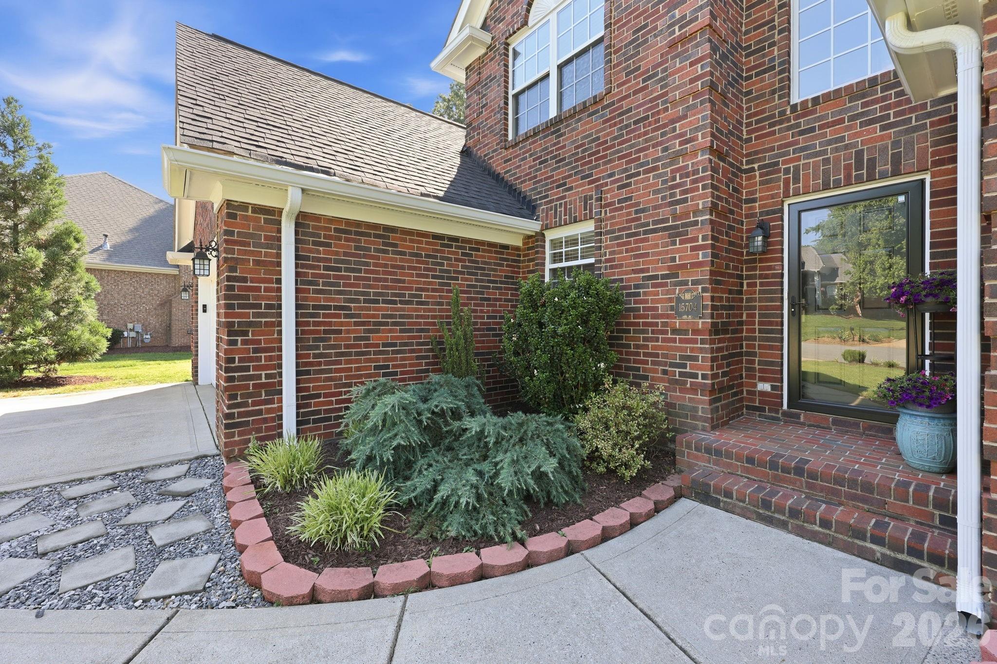15704 Framingham Lane — Huntersville