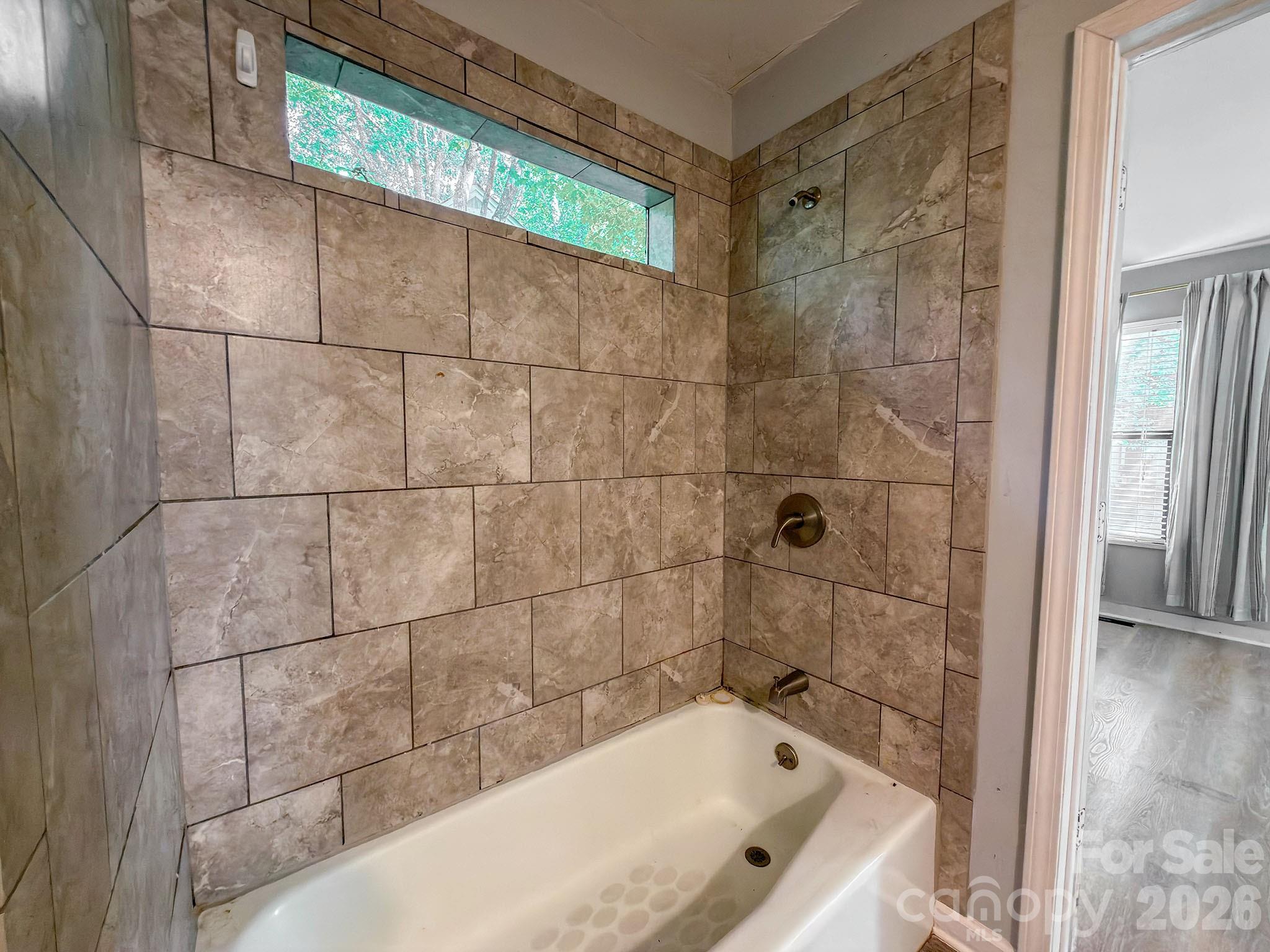 27069 Catamaran Drive — Tega Cay